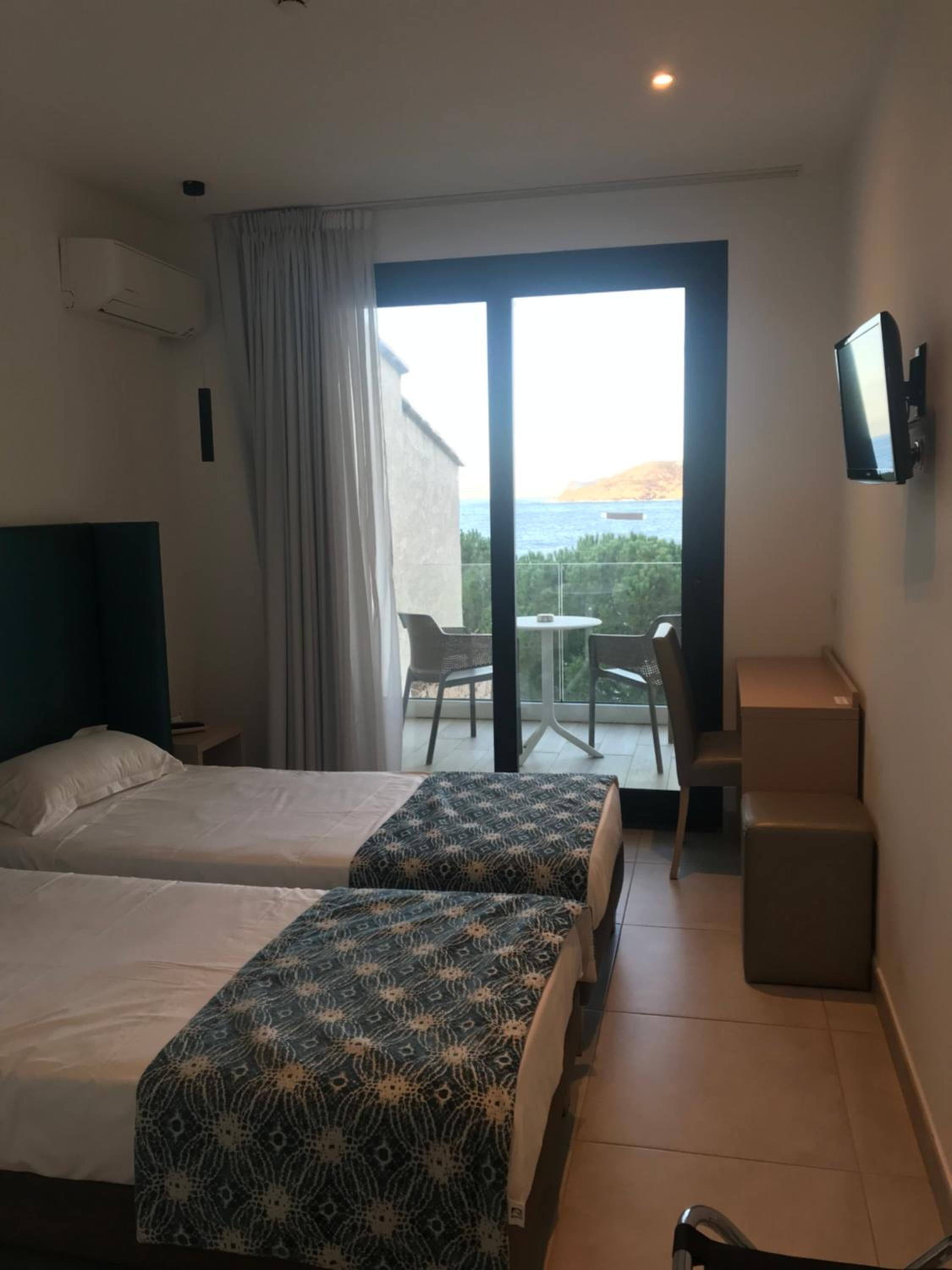 Double Room with Sea View - Photo 15