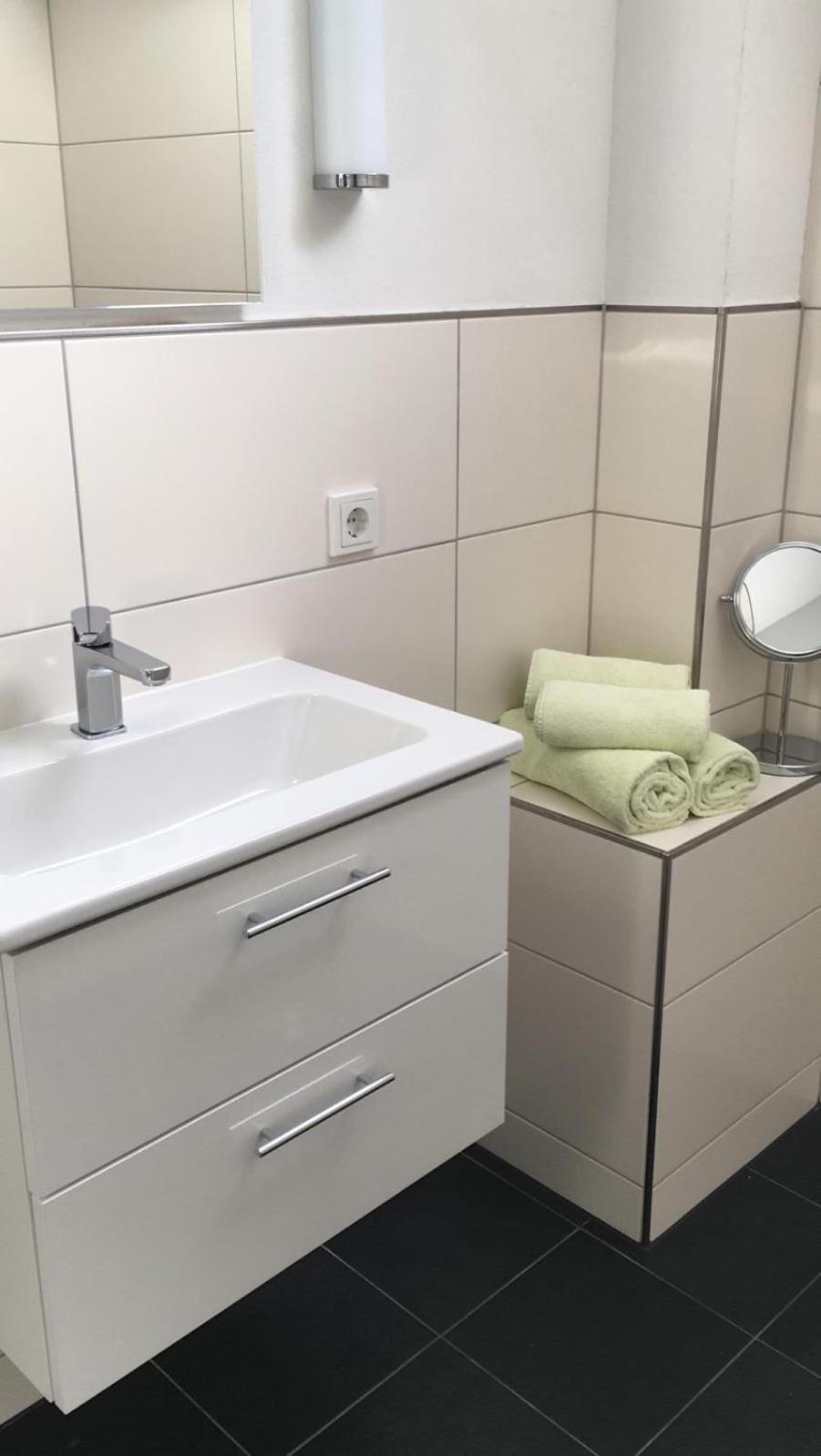 Deluxe Double Room with Balcony - Photo 6