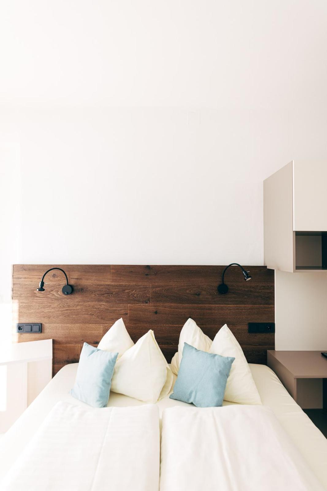Double Room with Balcony - Photo 1