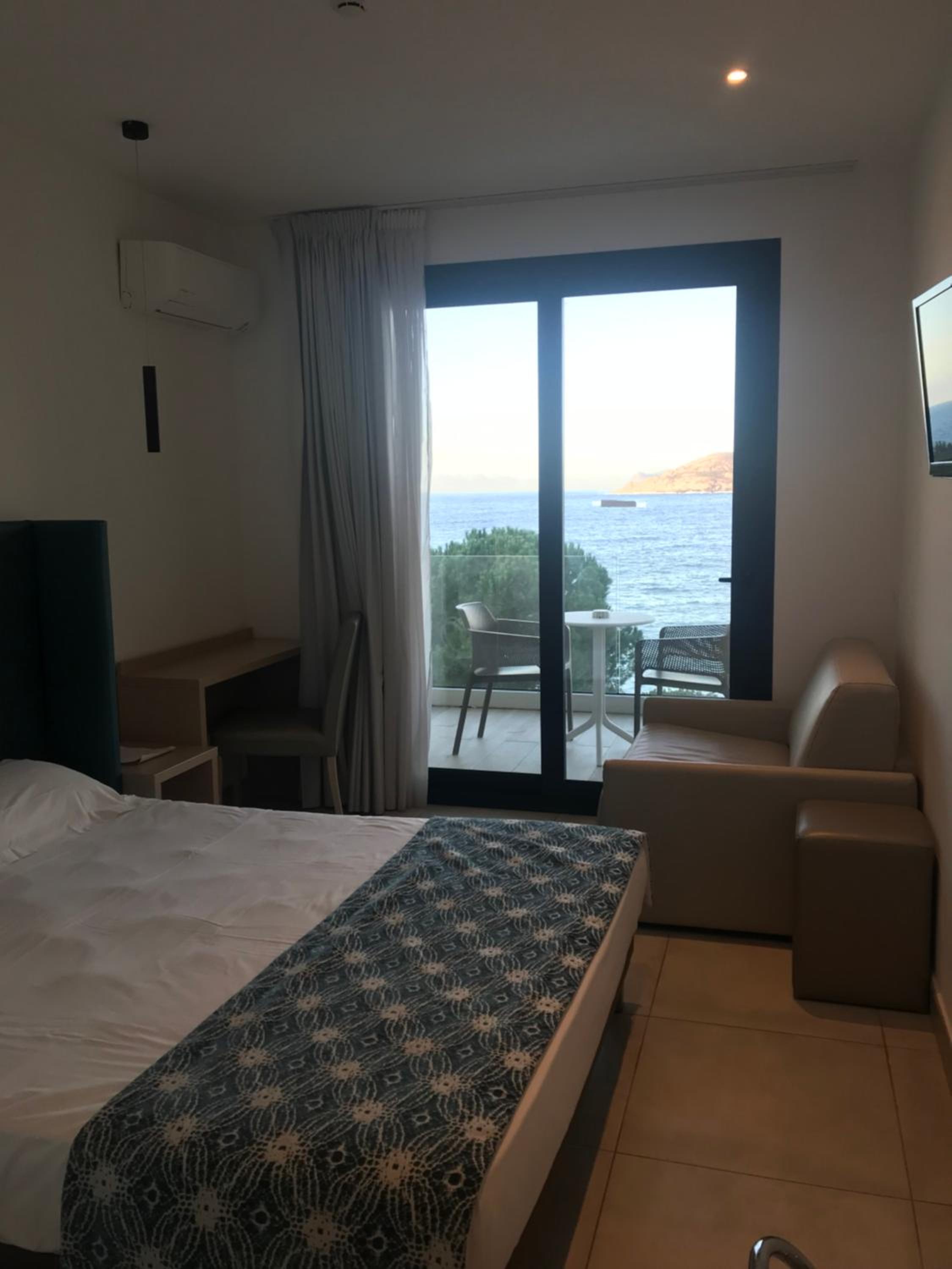 Superior Triple Room with Sea View - Photo 5
