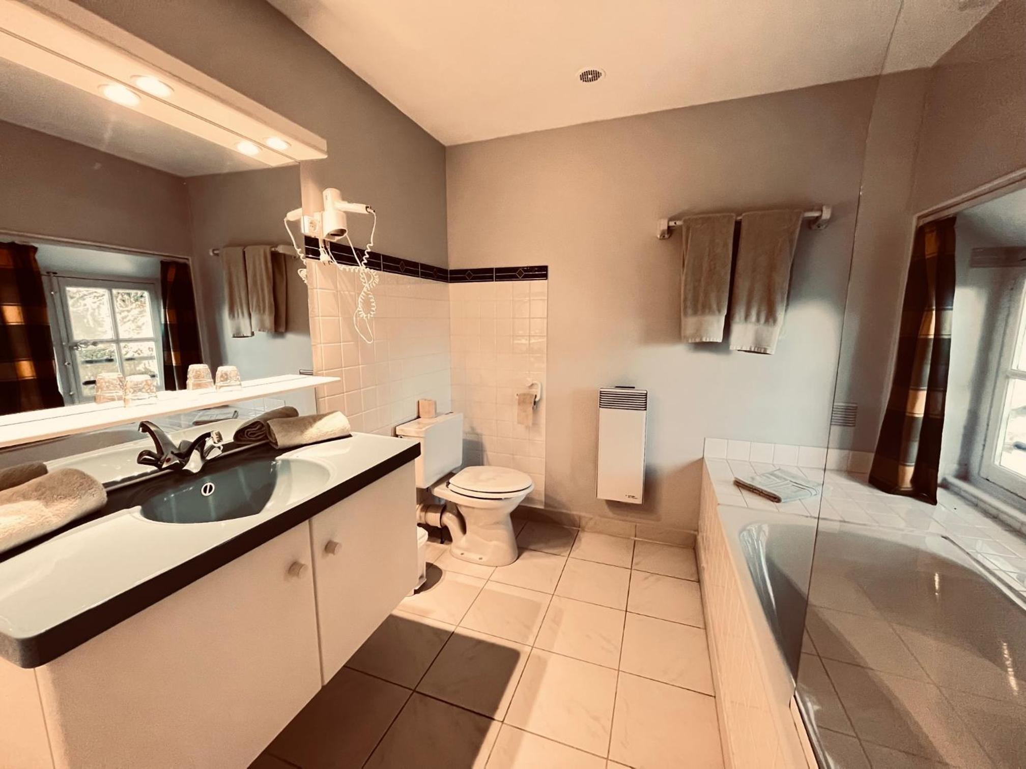 Double Room with Bath photo 3