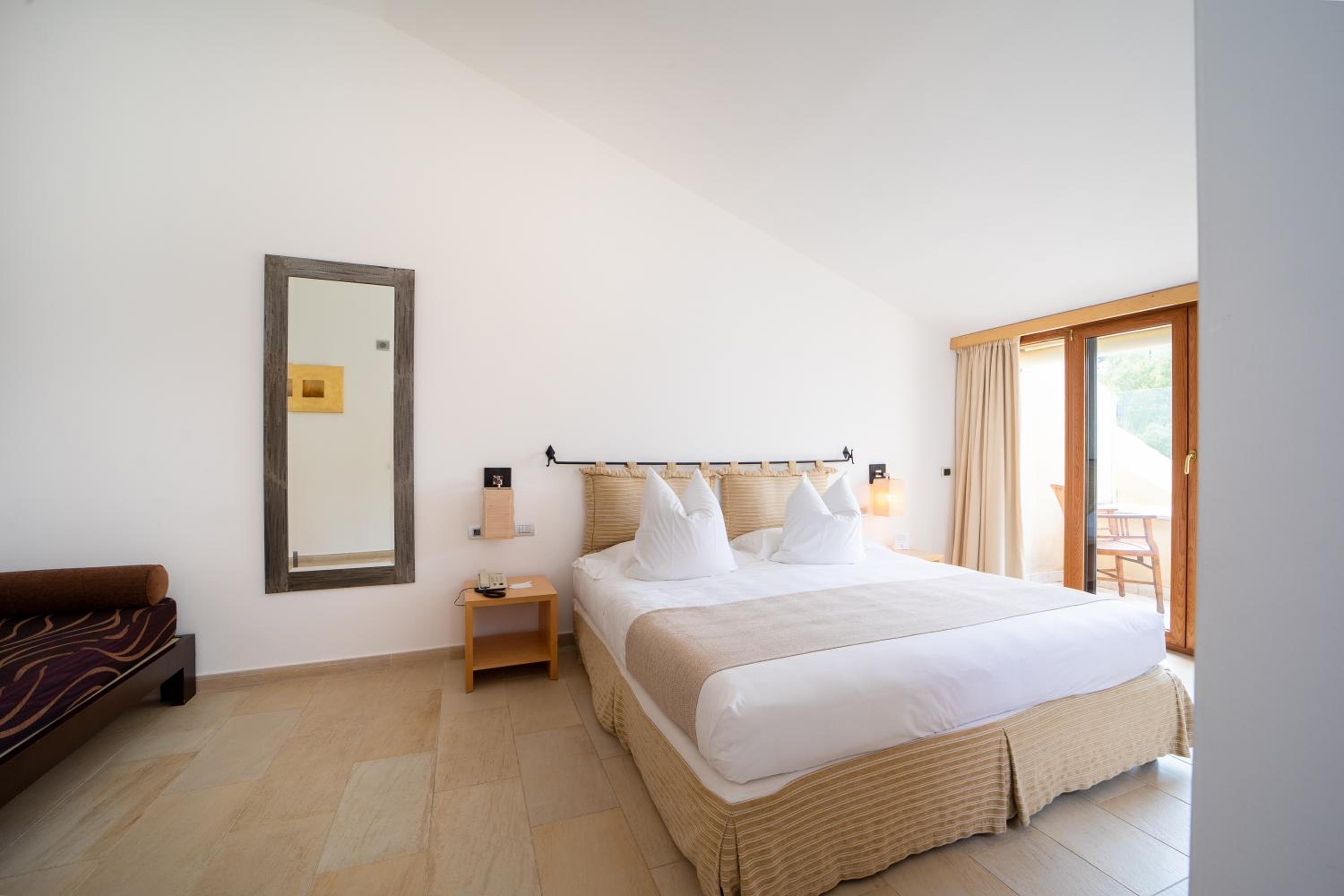 Executive Suite - Photo 15