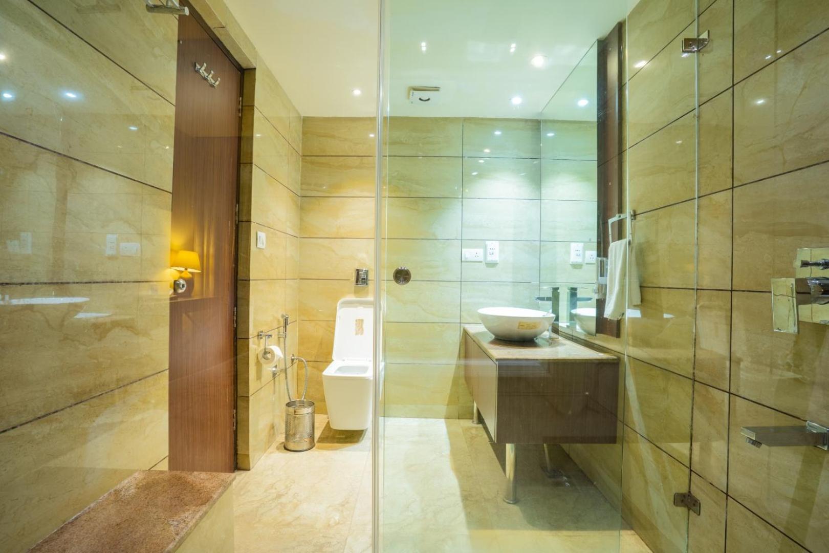 Twin Room with Bathroom photo 3
