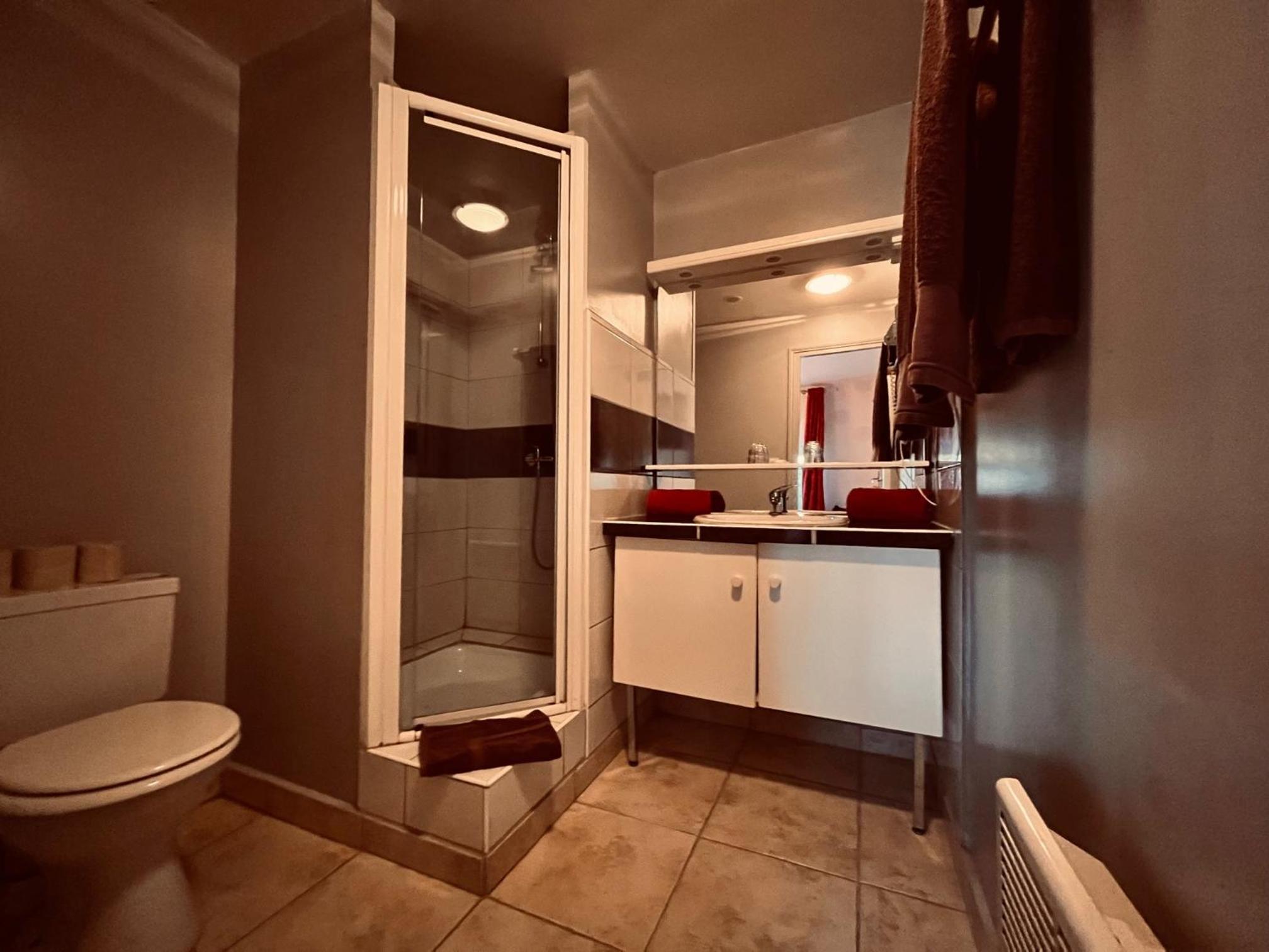 Twin Room with Shower photo 3
