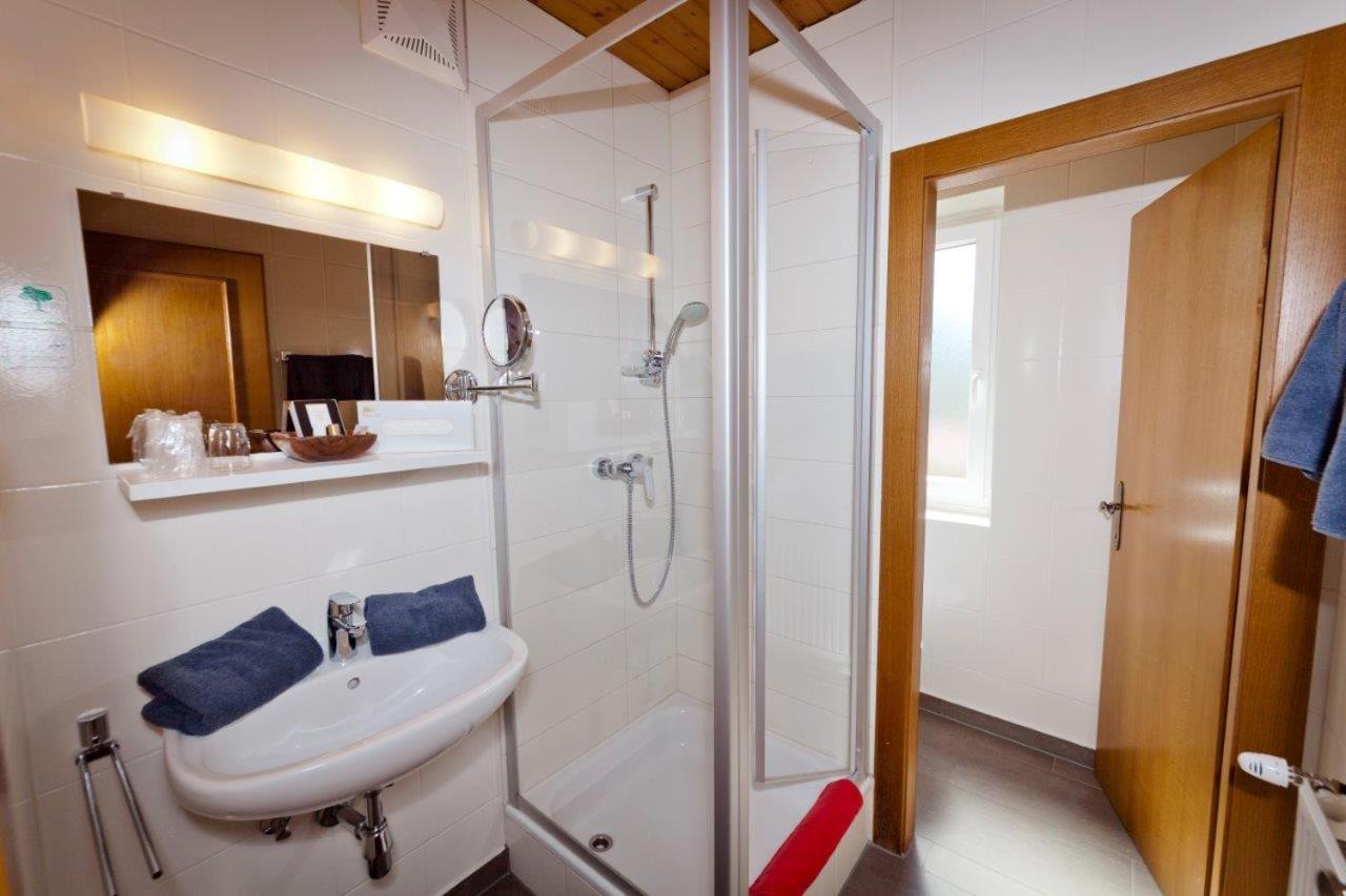 Double Room with Balcony - Photo 3