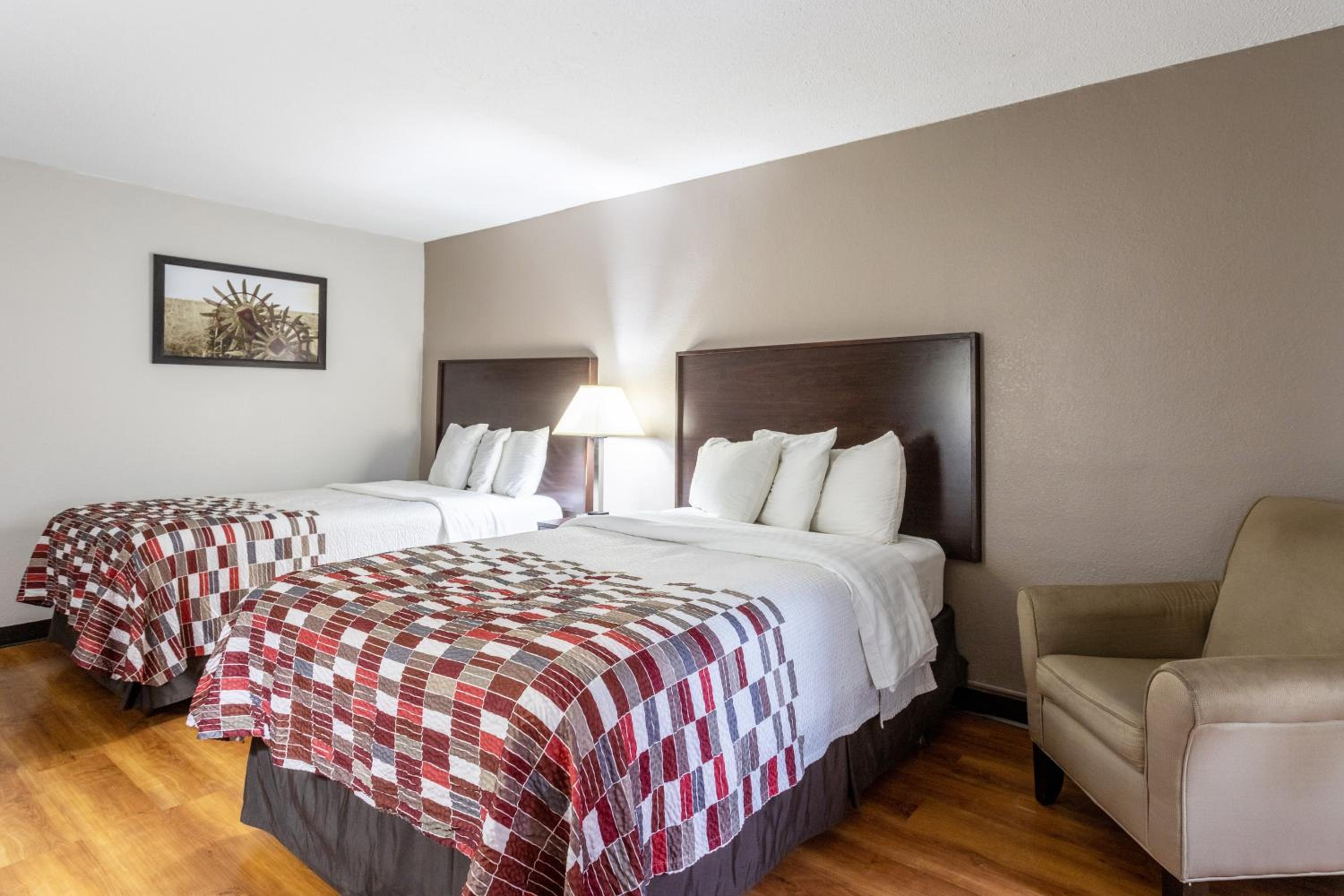 Deluxe Double Room with Two Double Beds - Smoking photo 2