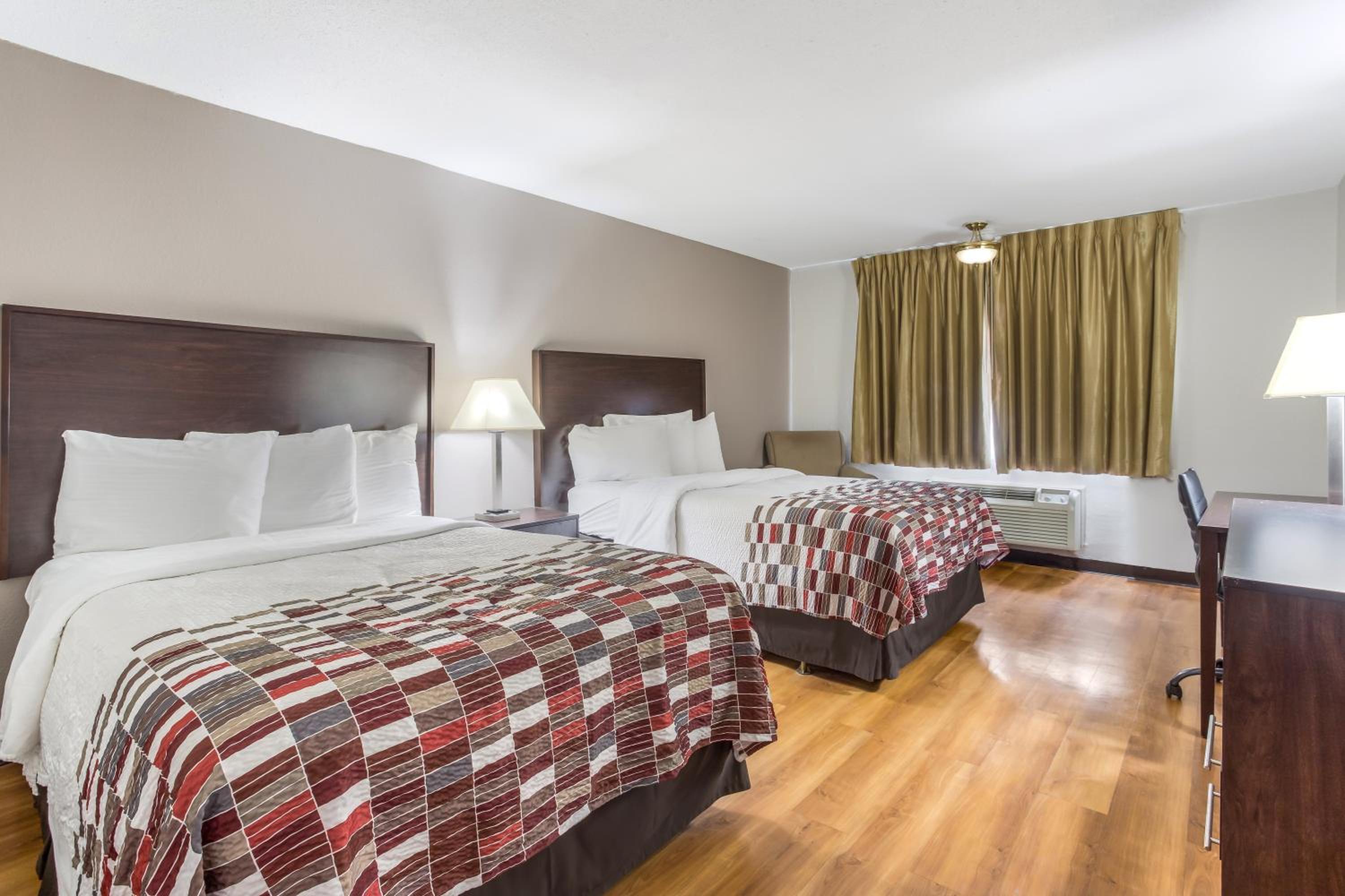 Deluxe Double Room with Two Double Beds - Smoking photo 1