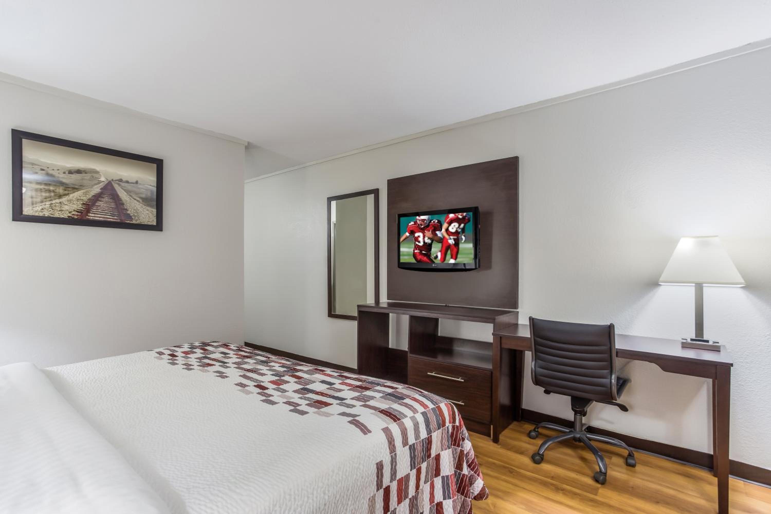 Deluxe King Room - Non-Smoking photo 2