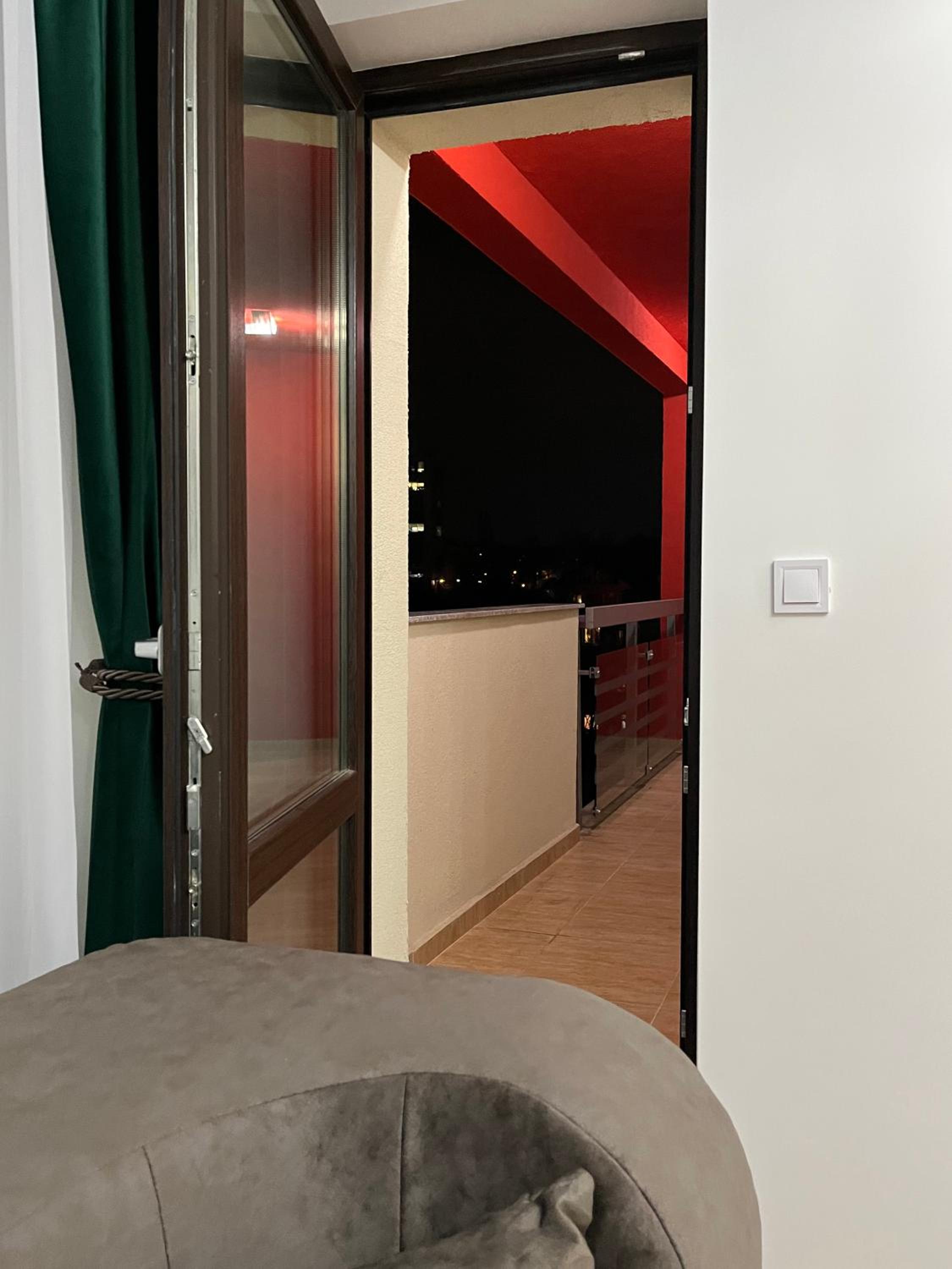Apartment with Terrace - Photo 20
