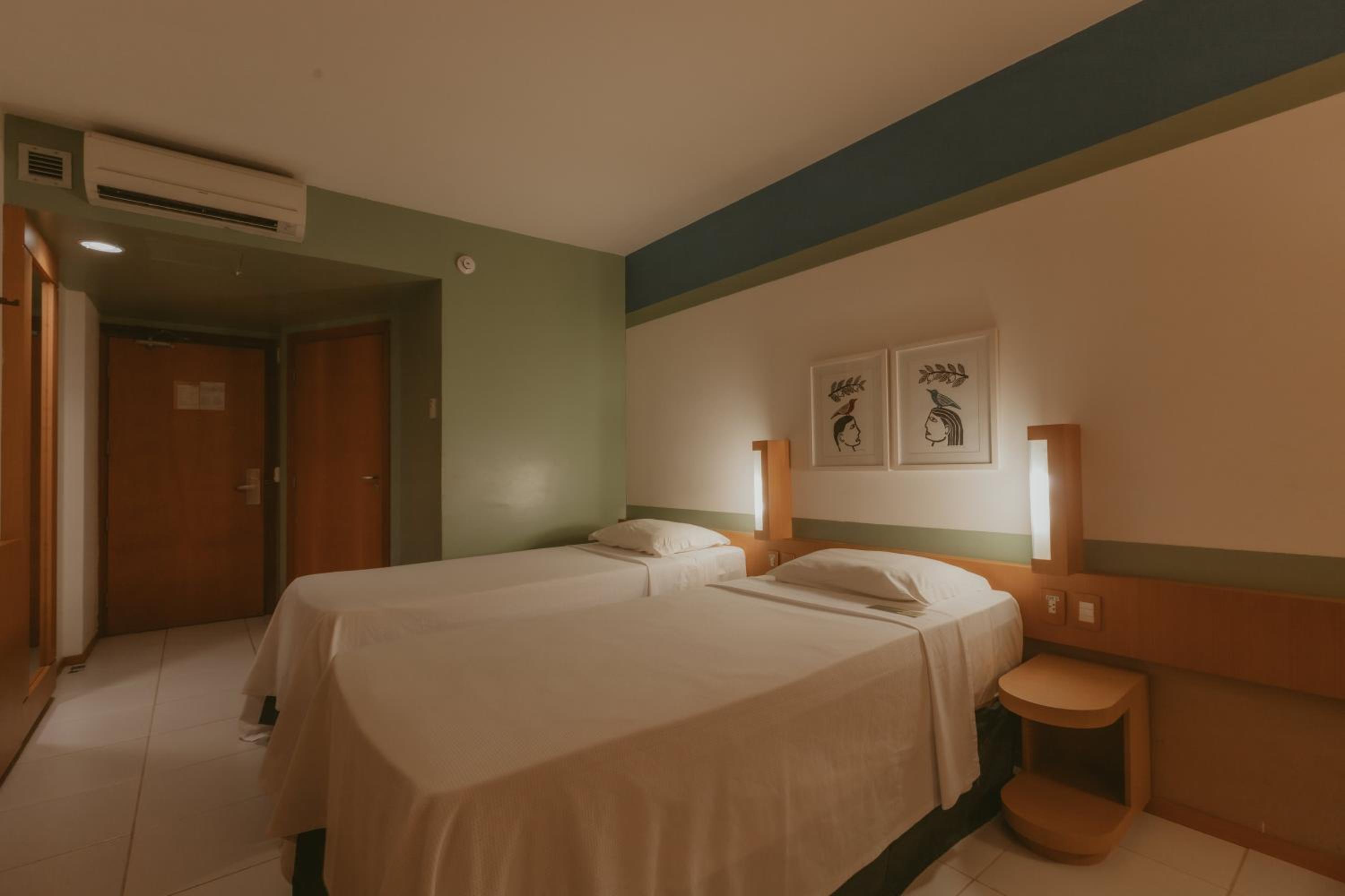 Superior Twin Room thumbnail 6