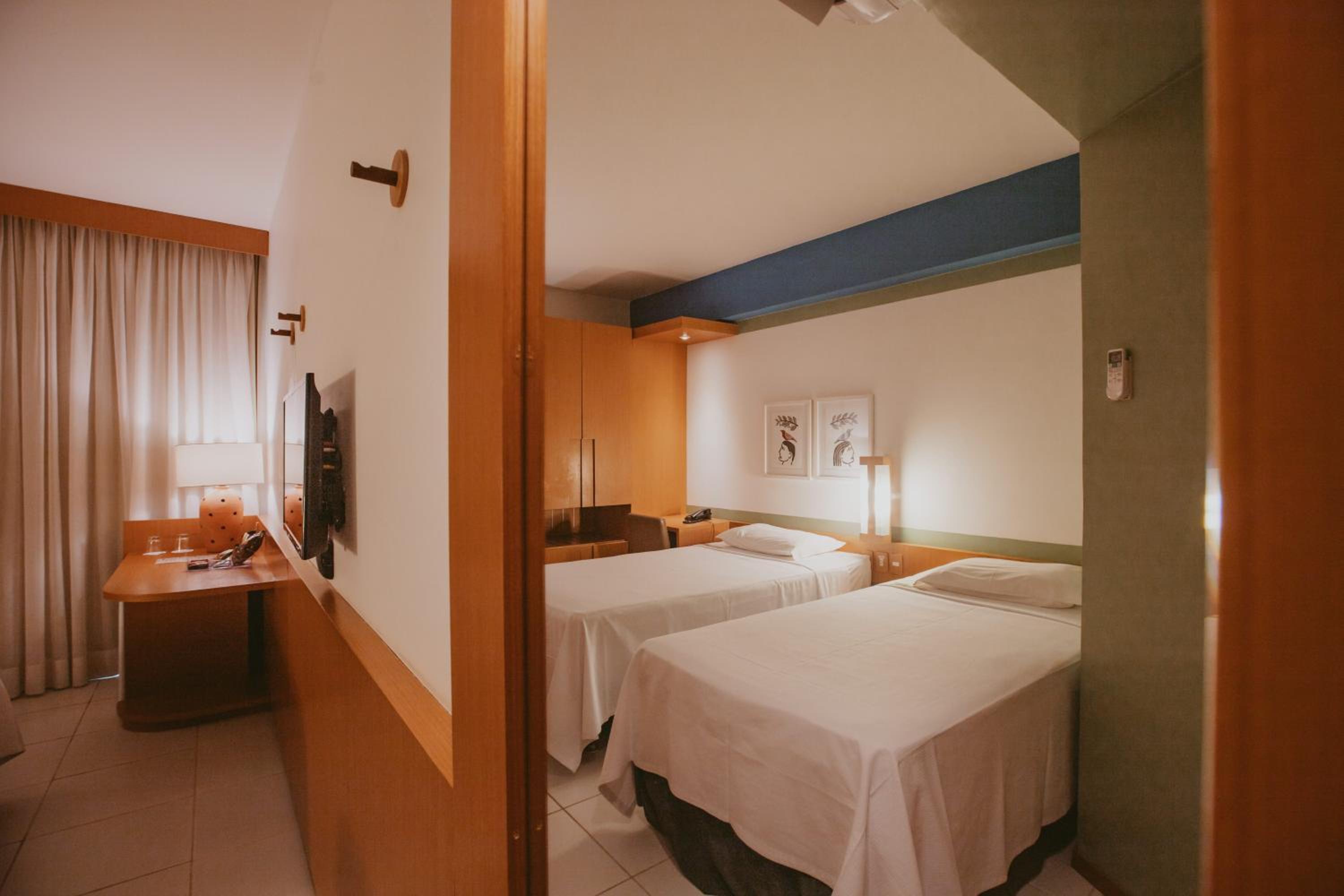 Superior Twin Room thumbnail 5