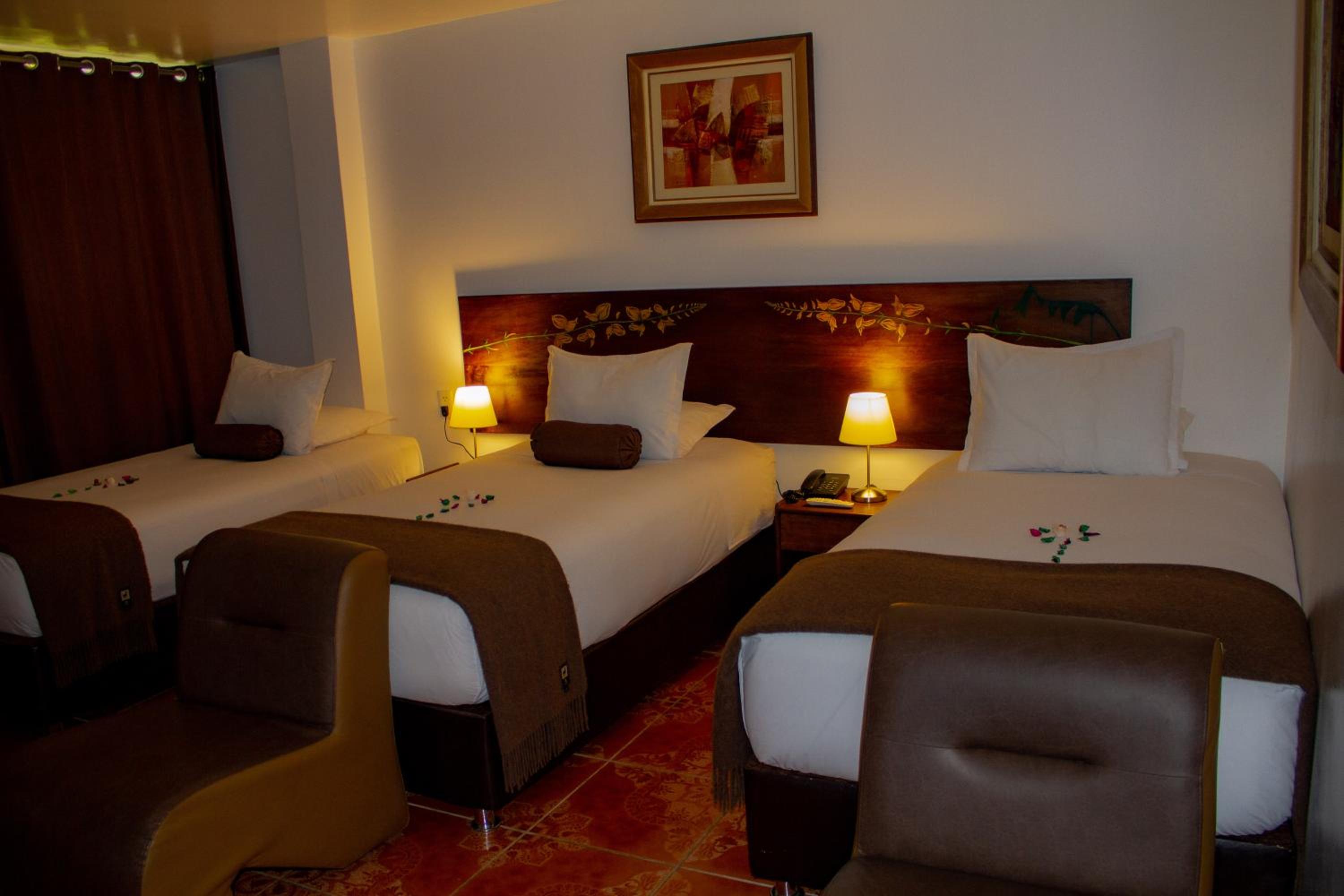 Triple Room with Private Bathroom - Photo 10