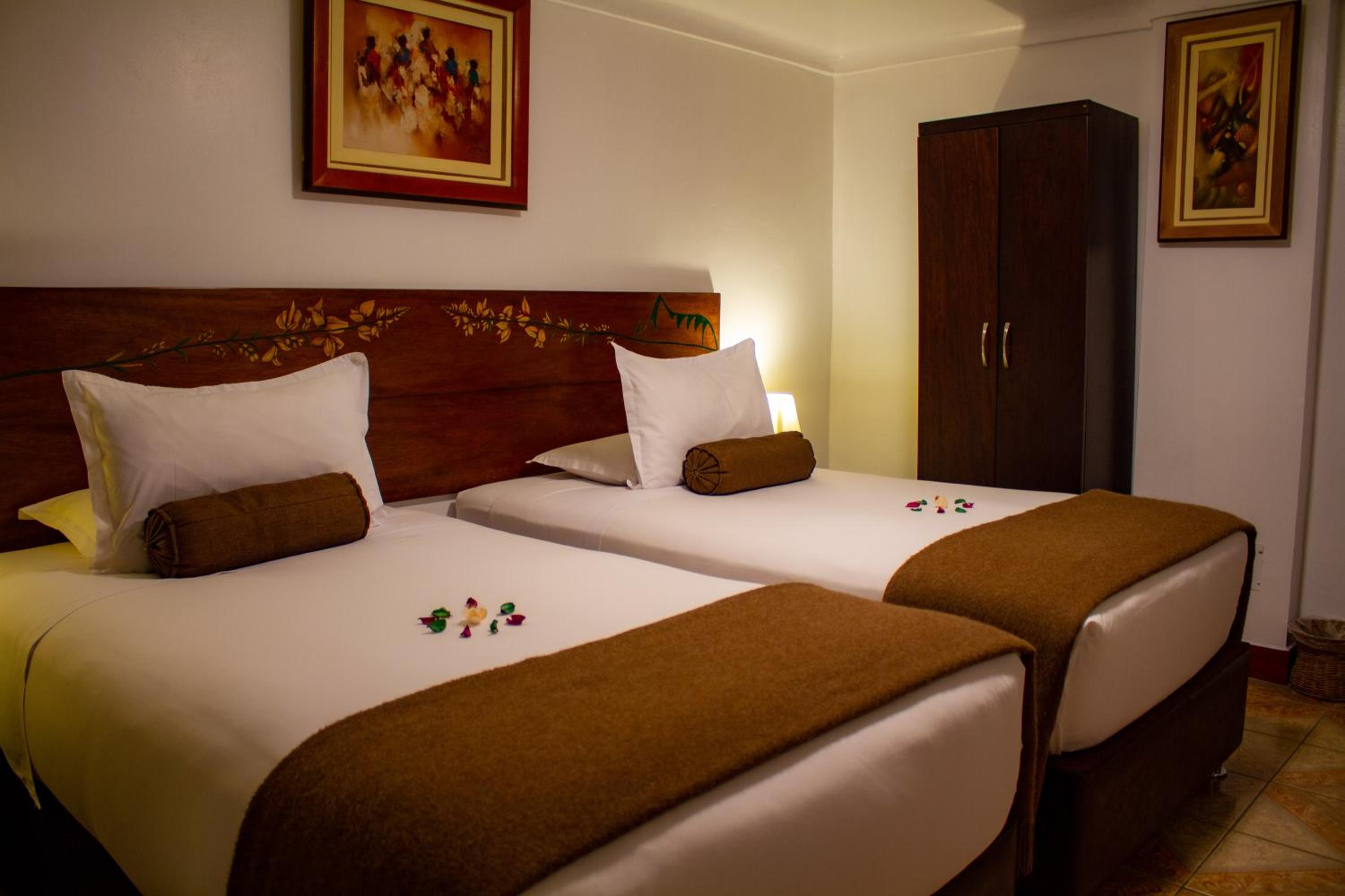 Superior Twin Room - Photo 12