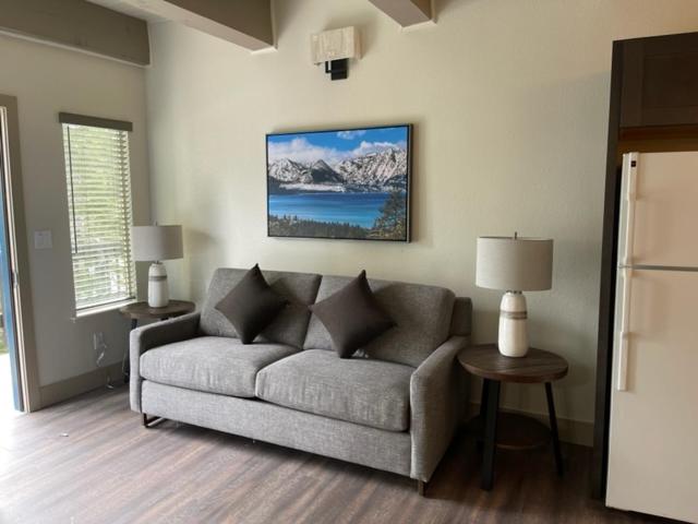 One-Bedroom Apartment - Photo 6