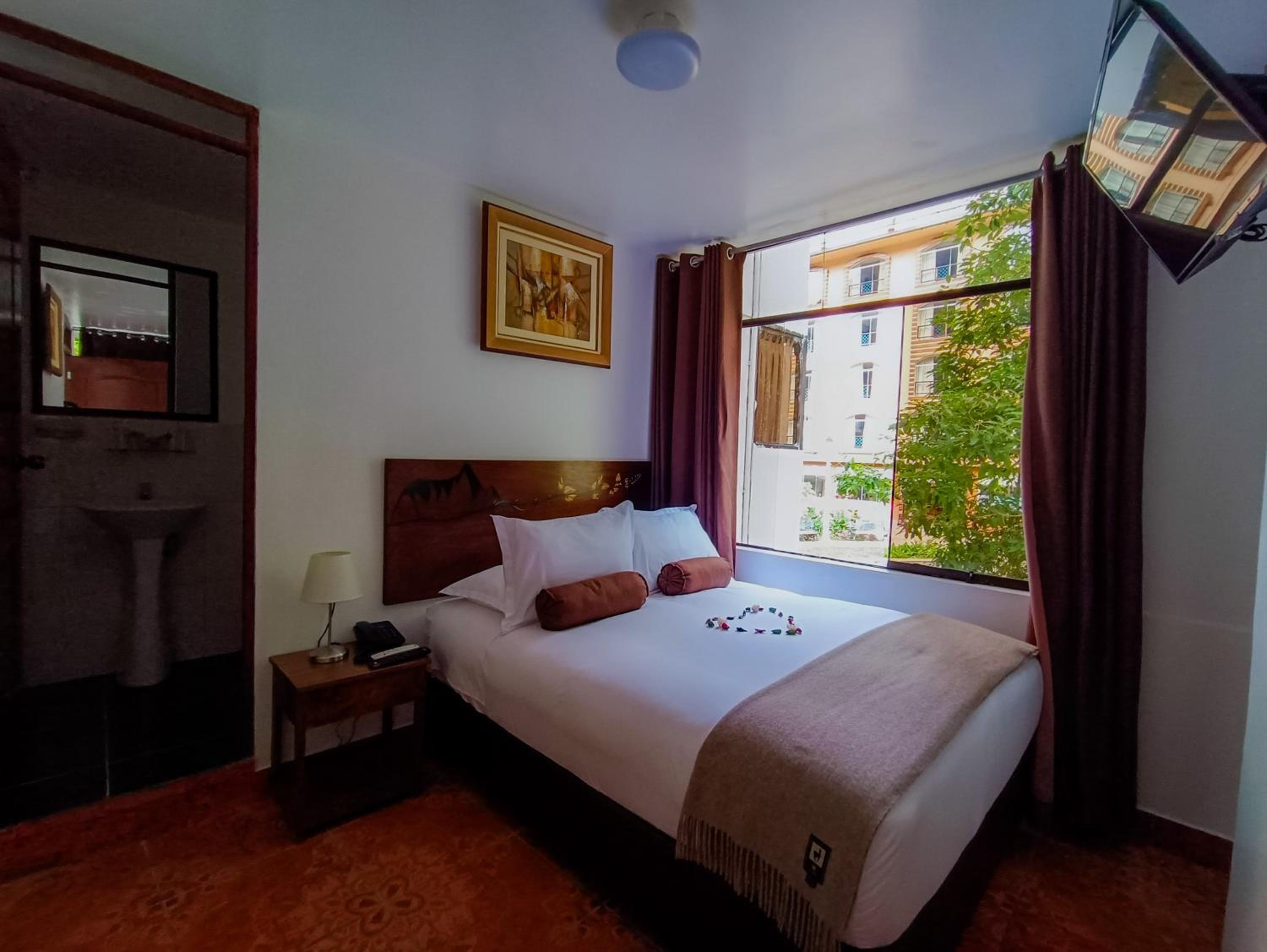 Double Room with Private Bathroom - Photo 19