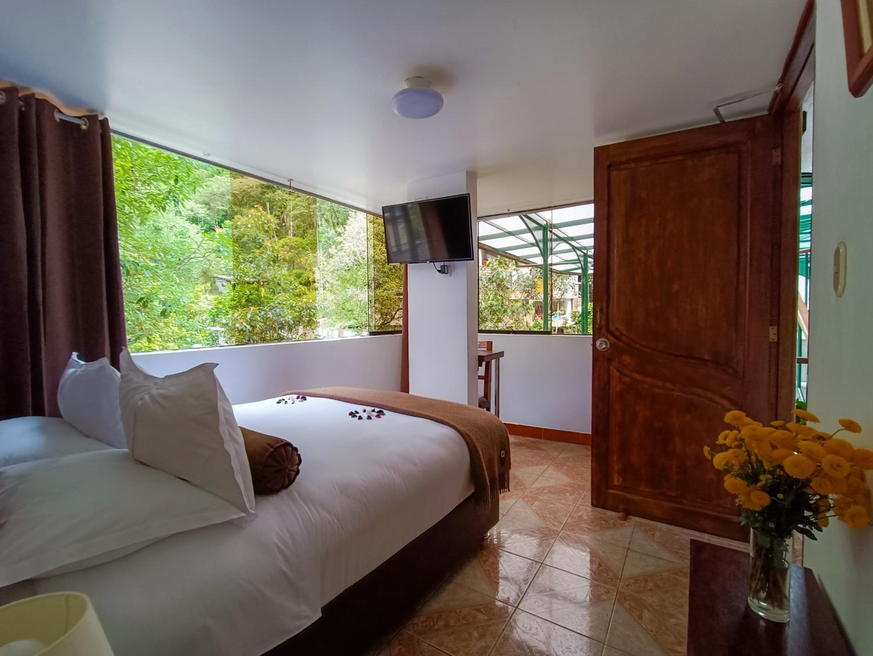 Double Room with Private Bathroom - Photo 17