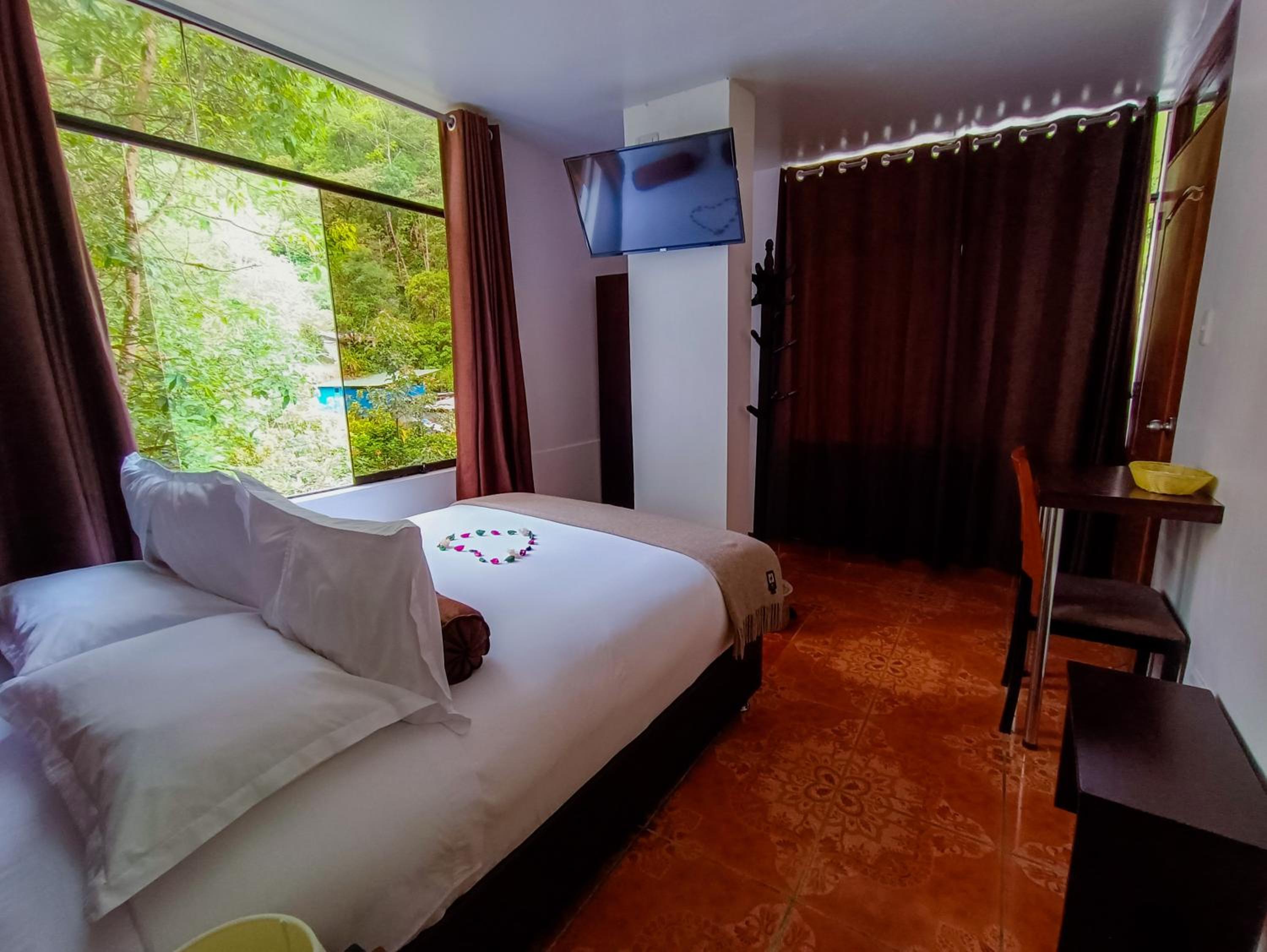 Double Room with Private Bathroom - Photo 16