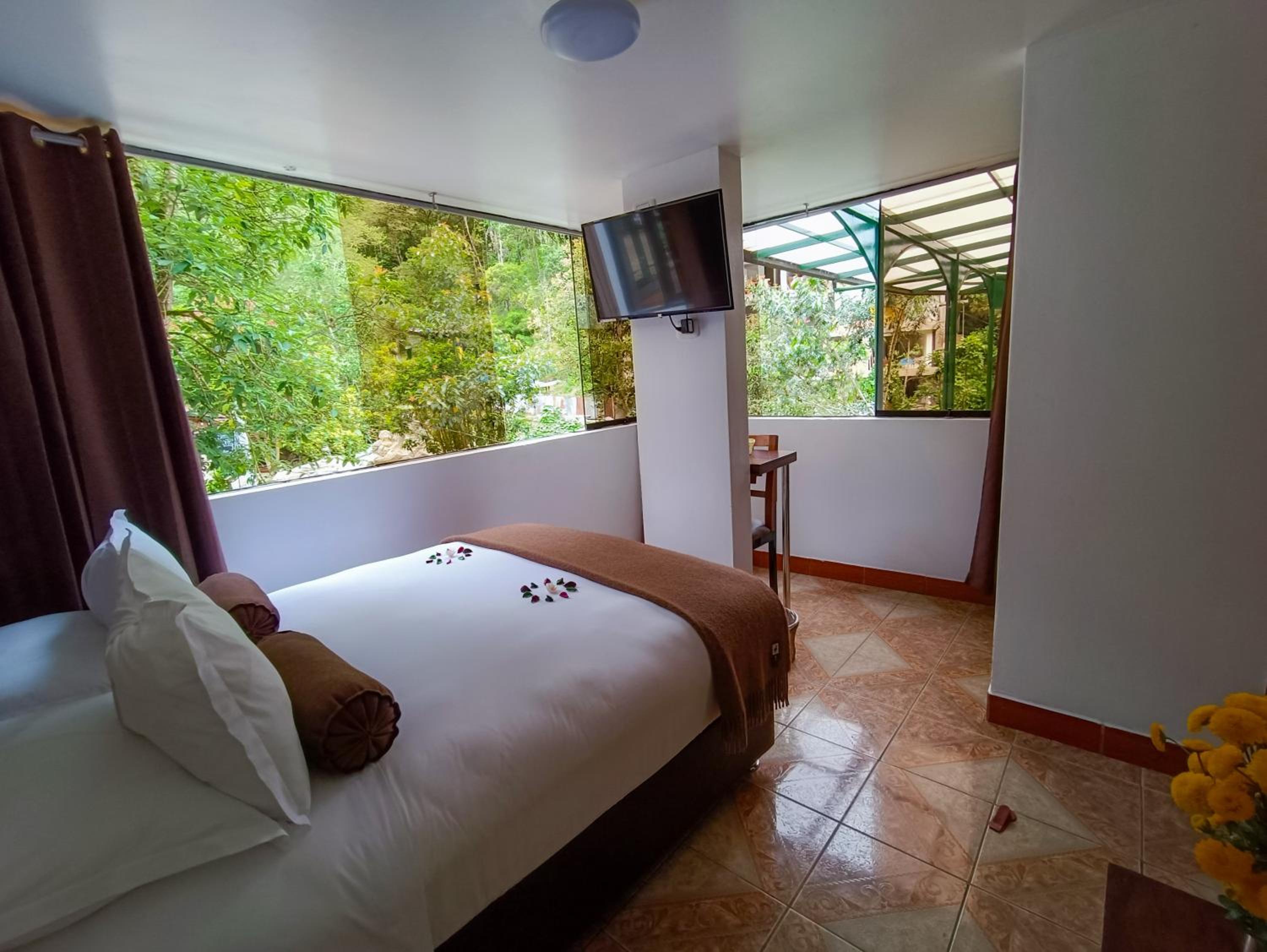 Double Room with Private Bathroom - Photo 14