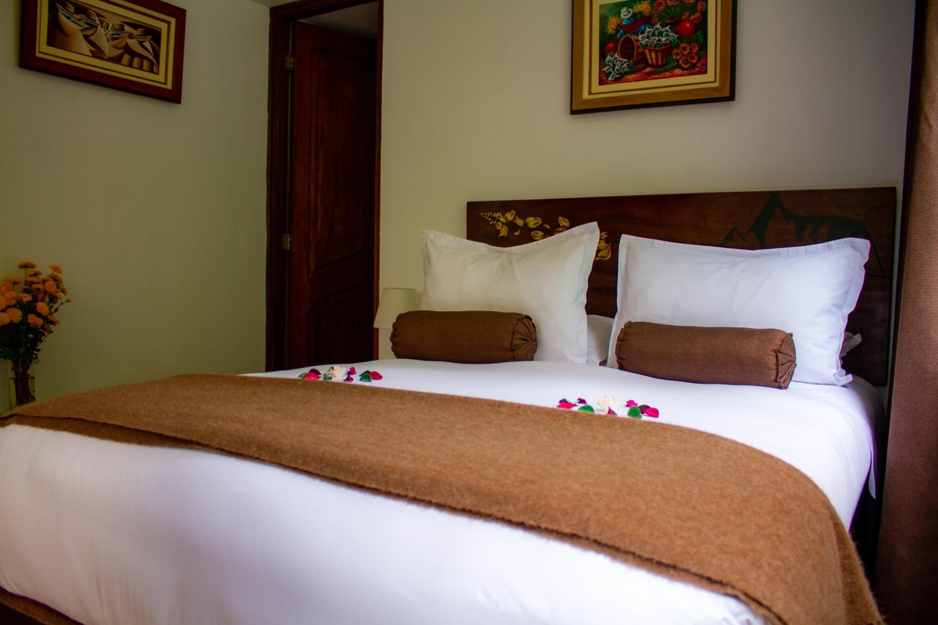 Double Room with Private Bathroom - Photo 9