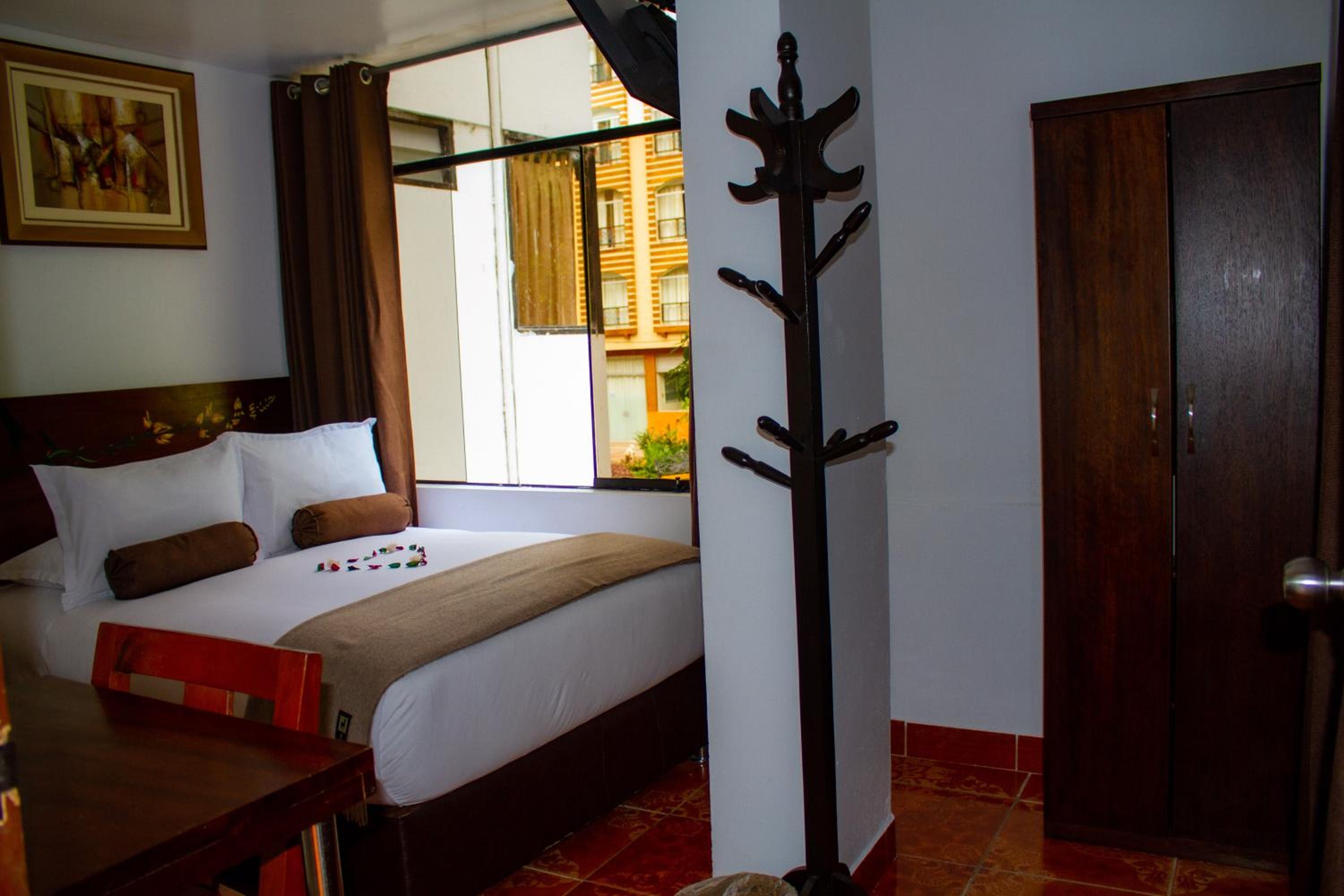 Double Room with Private Bathroom - Photo 8