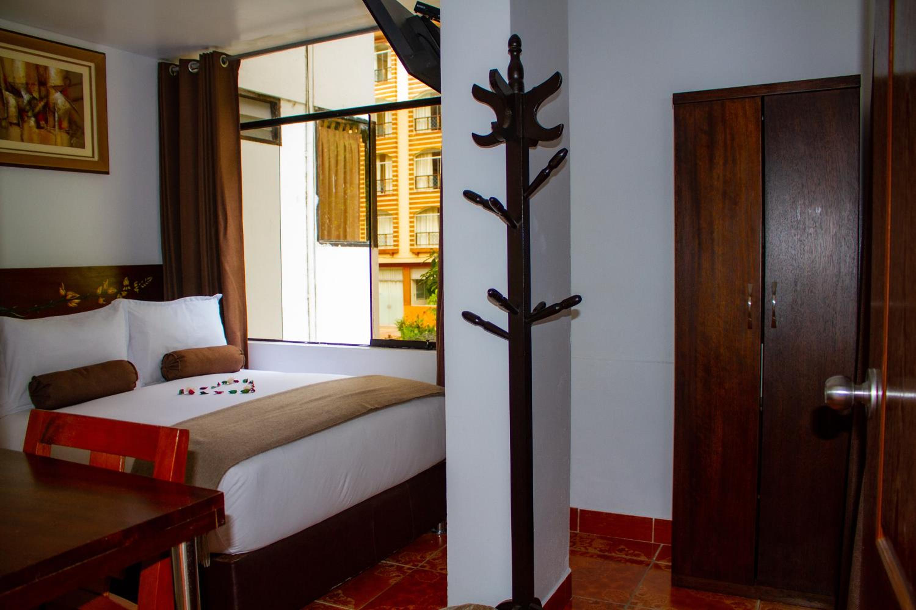 Double Room with Private Bathroom - Photo 6