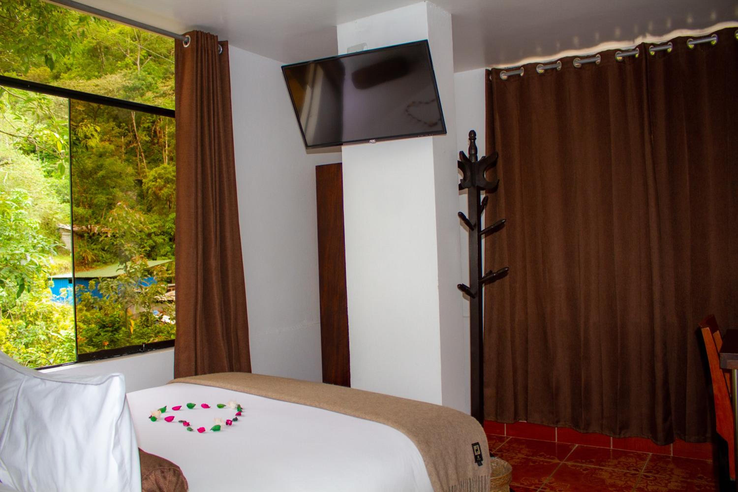 Double Room with Private Bathroom - Photo 27