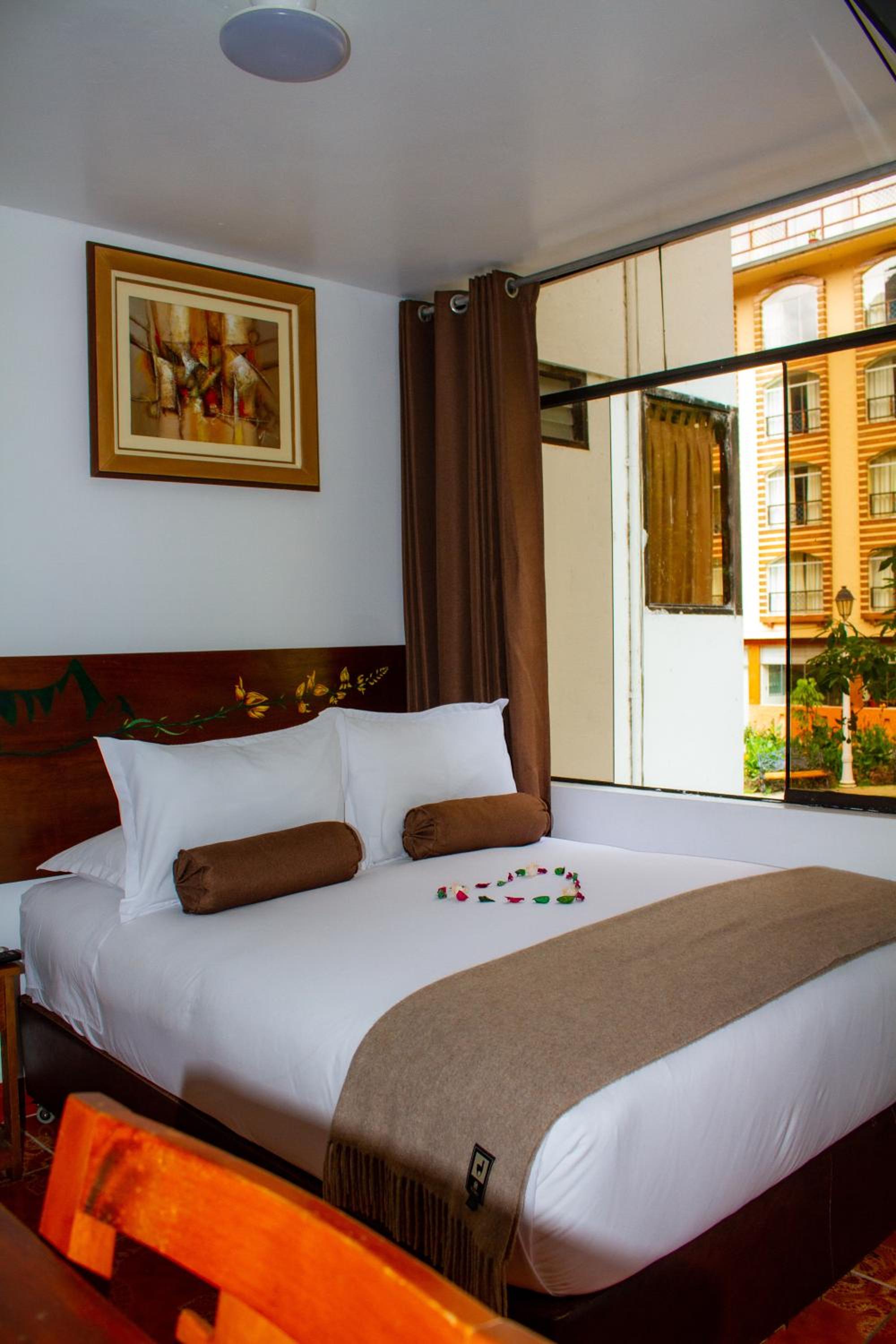 Double Room with Private Bathroom - Photo 3