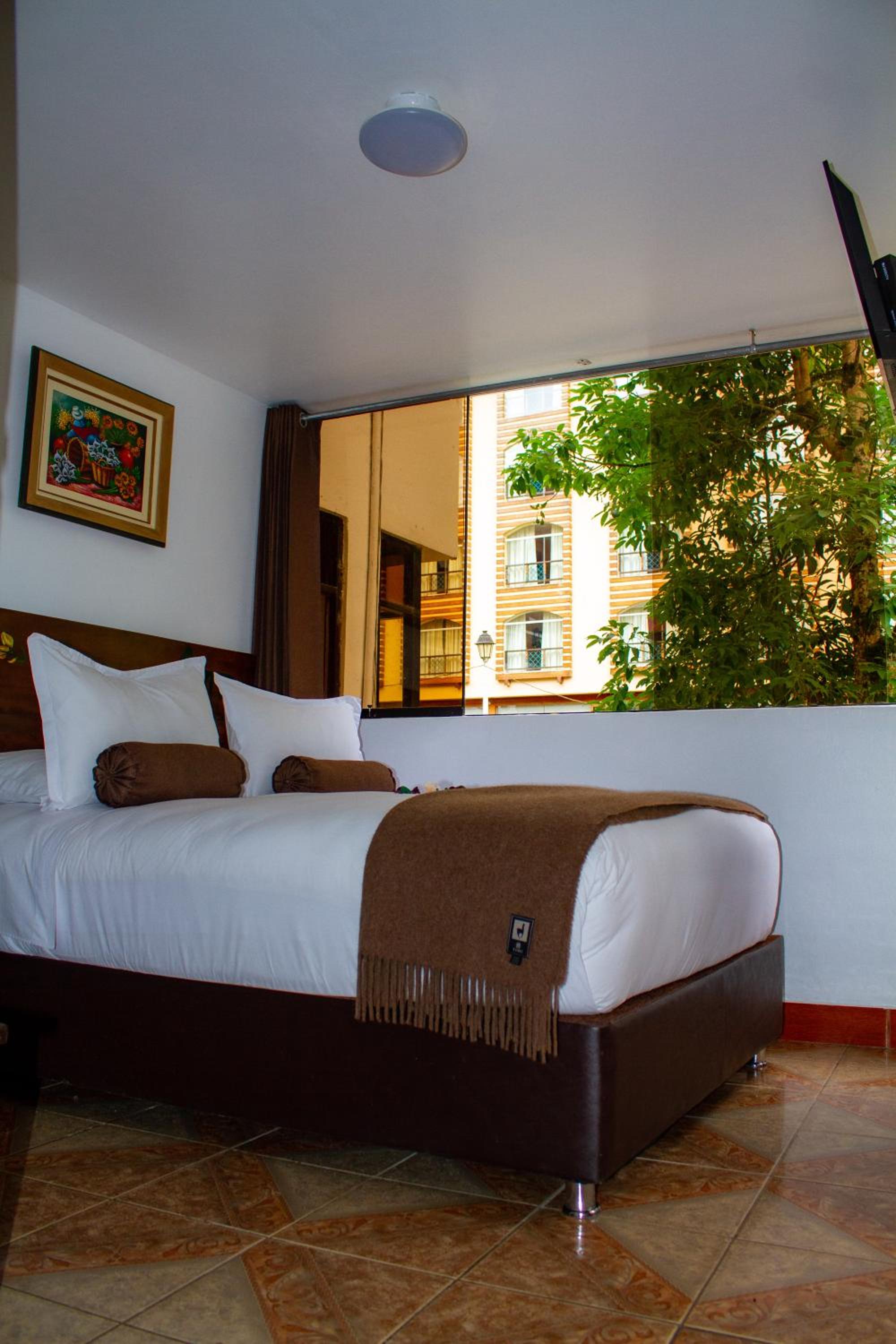 Double Room with Private Bathroom - Photo 2
