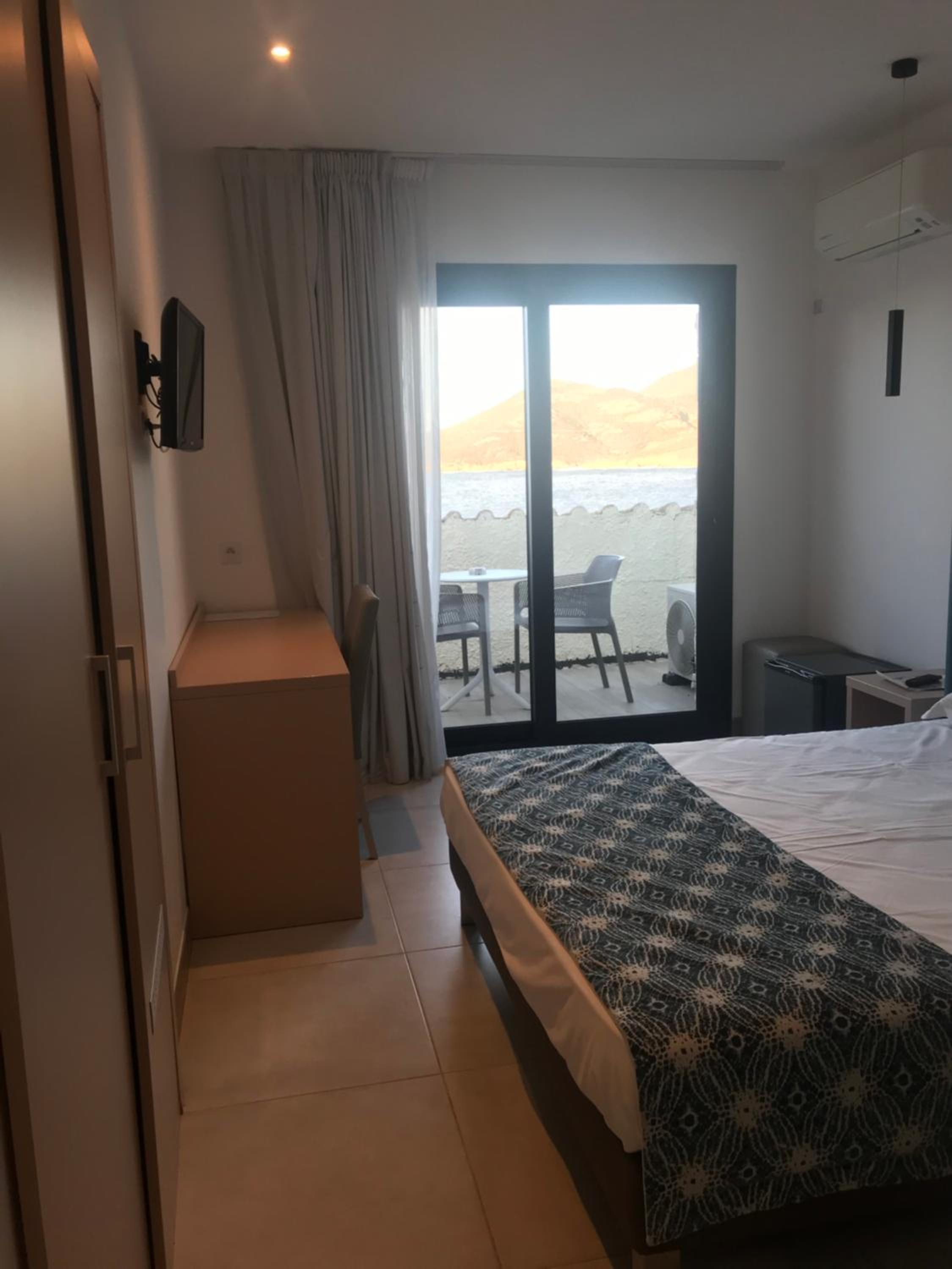 Family Room with Sea View - Photo 3