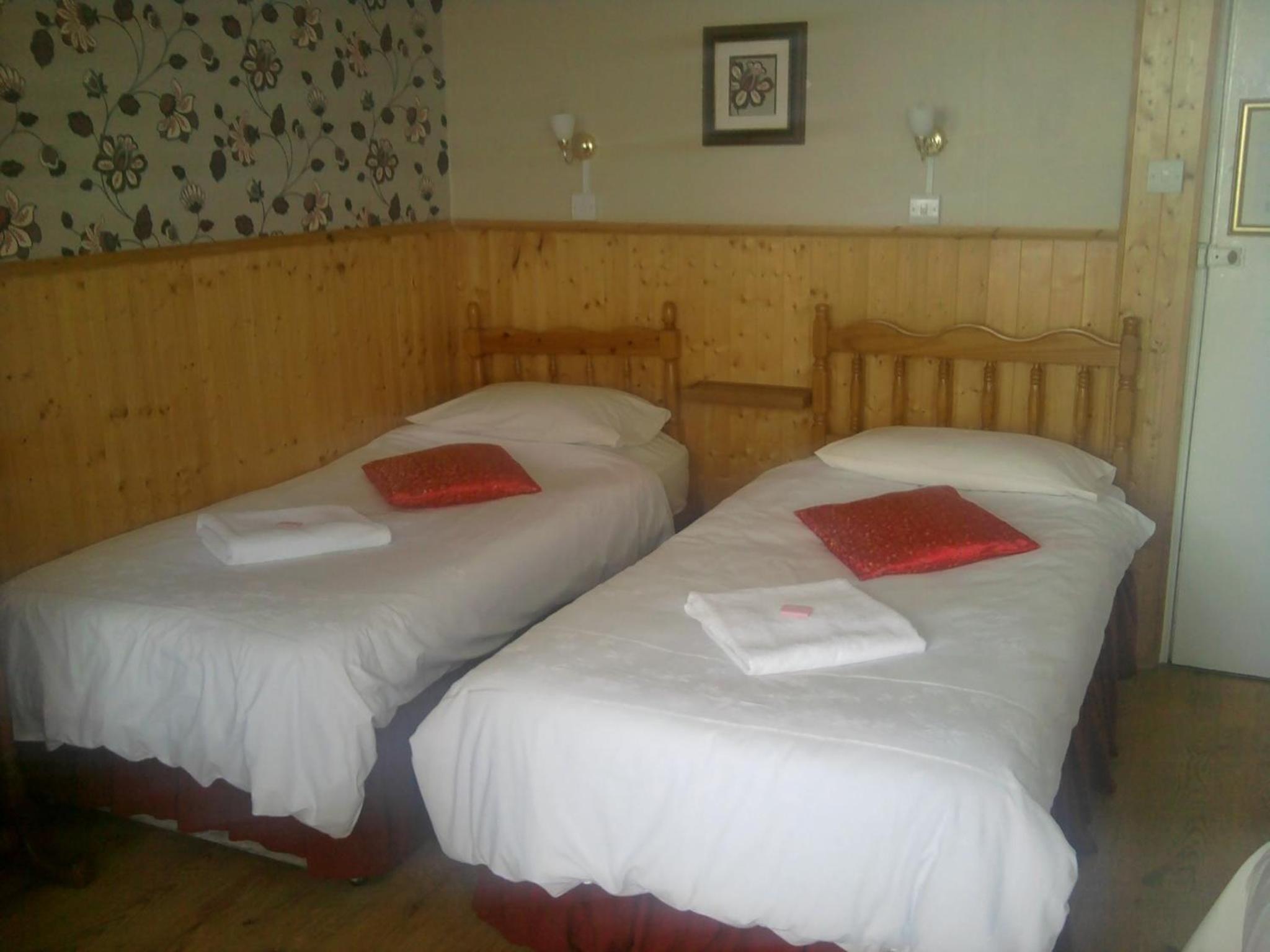 Twin Room with Private Bathroom photo 3