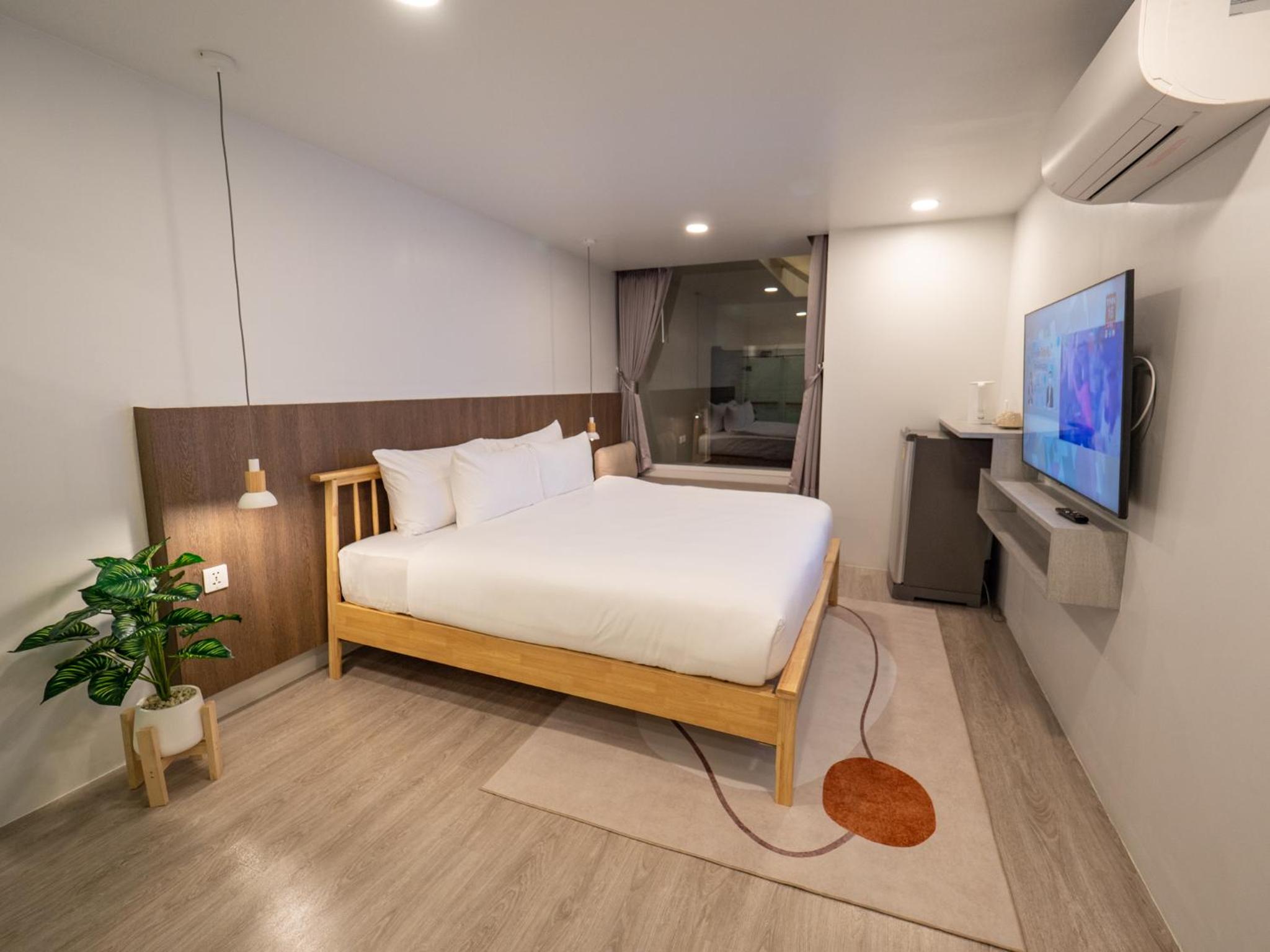 Deluxe King Room photo 1