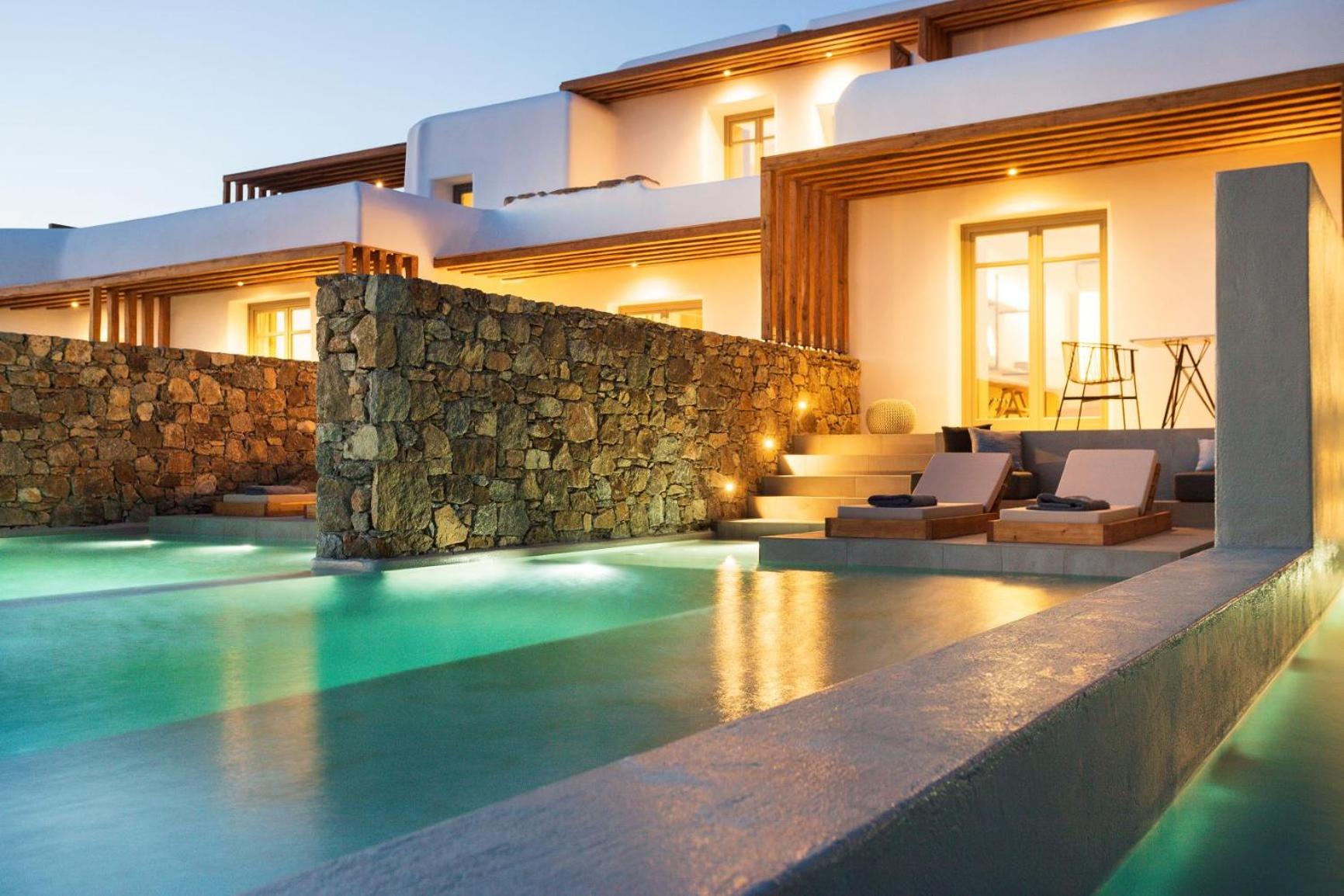 Executive Suite with Sea View and Heated Pool - Photo 10