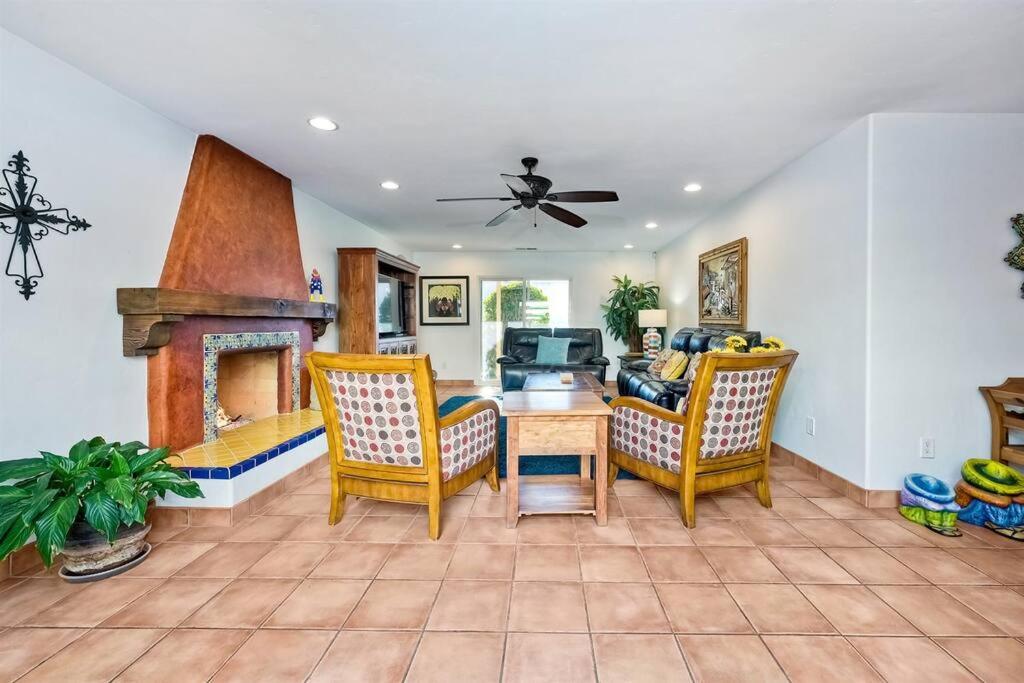 Three-Bedroom House photo 3