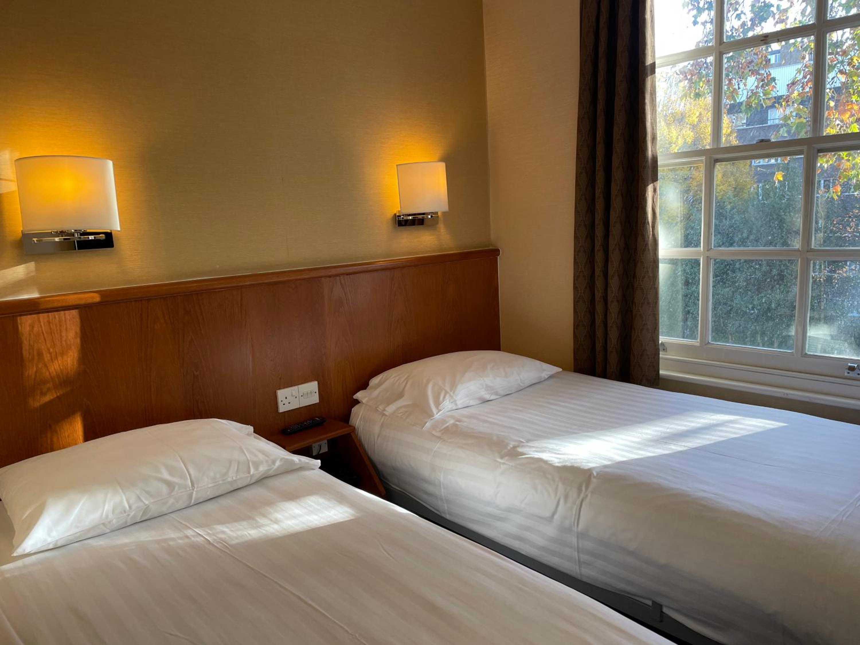 Standard Twin Room photo 3