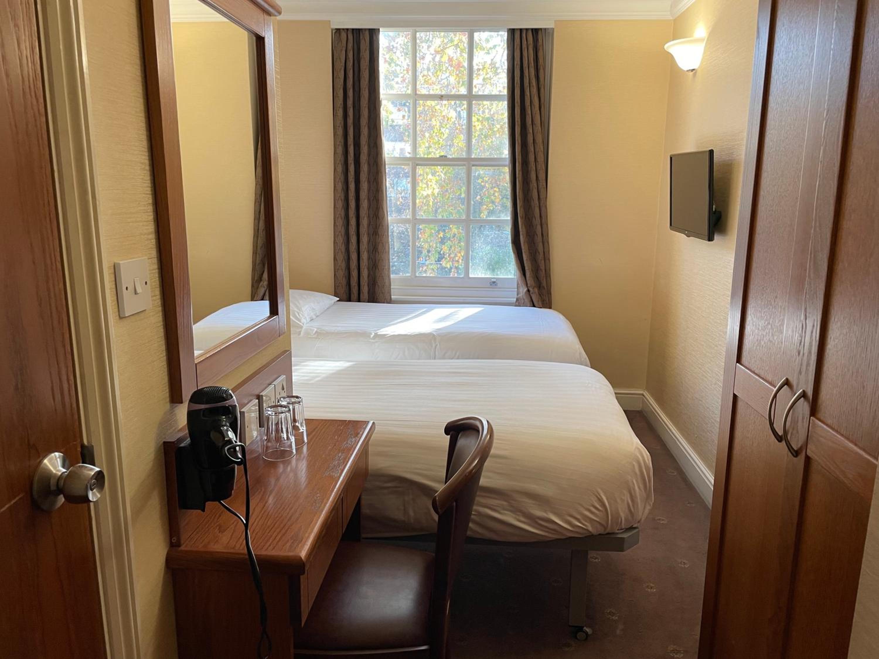 Standard Twin Room photo 2