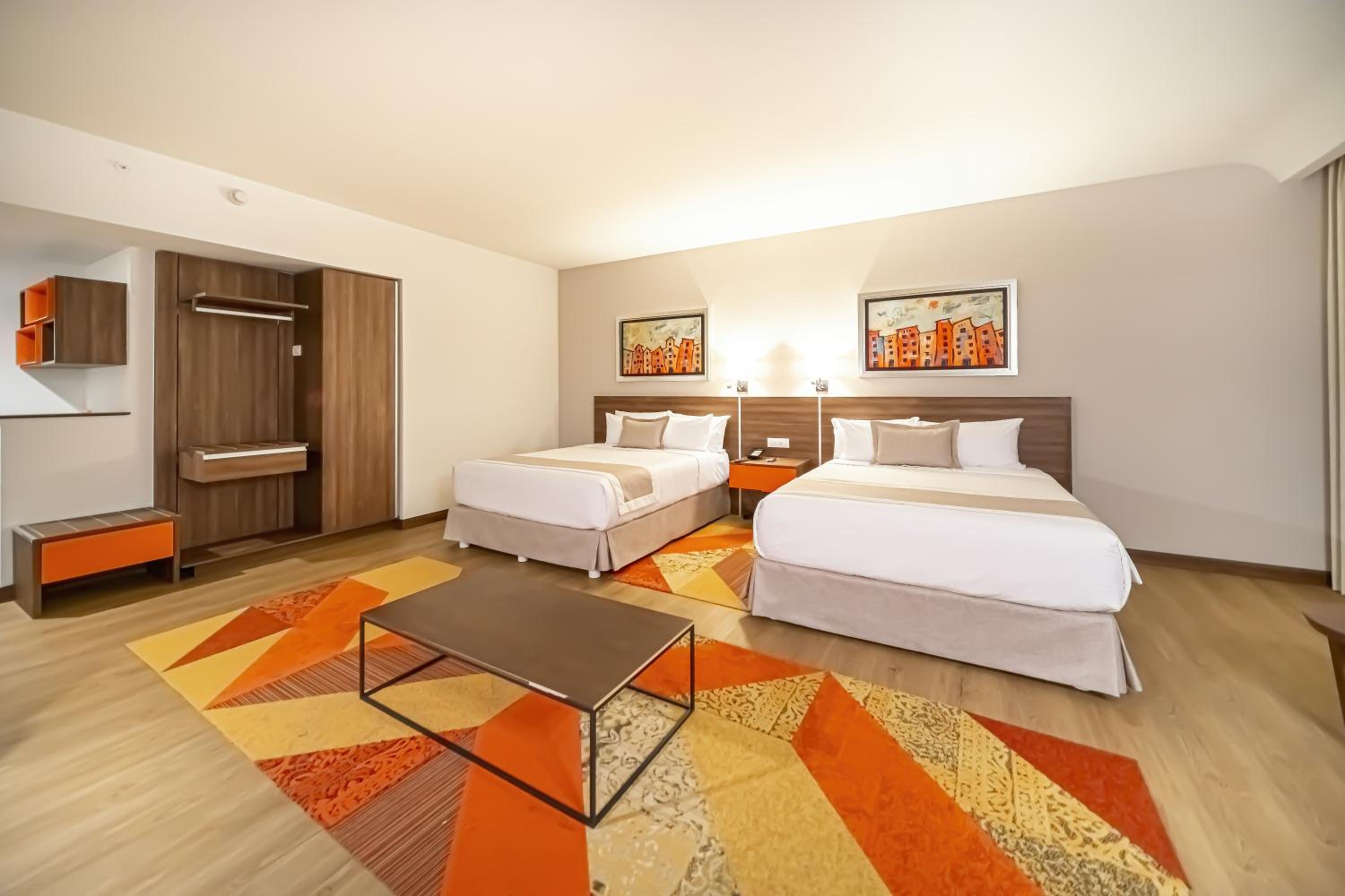 Suite with City View - Photo 6