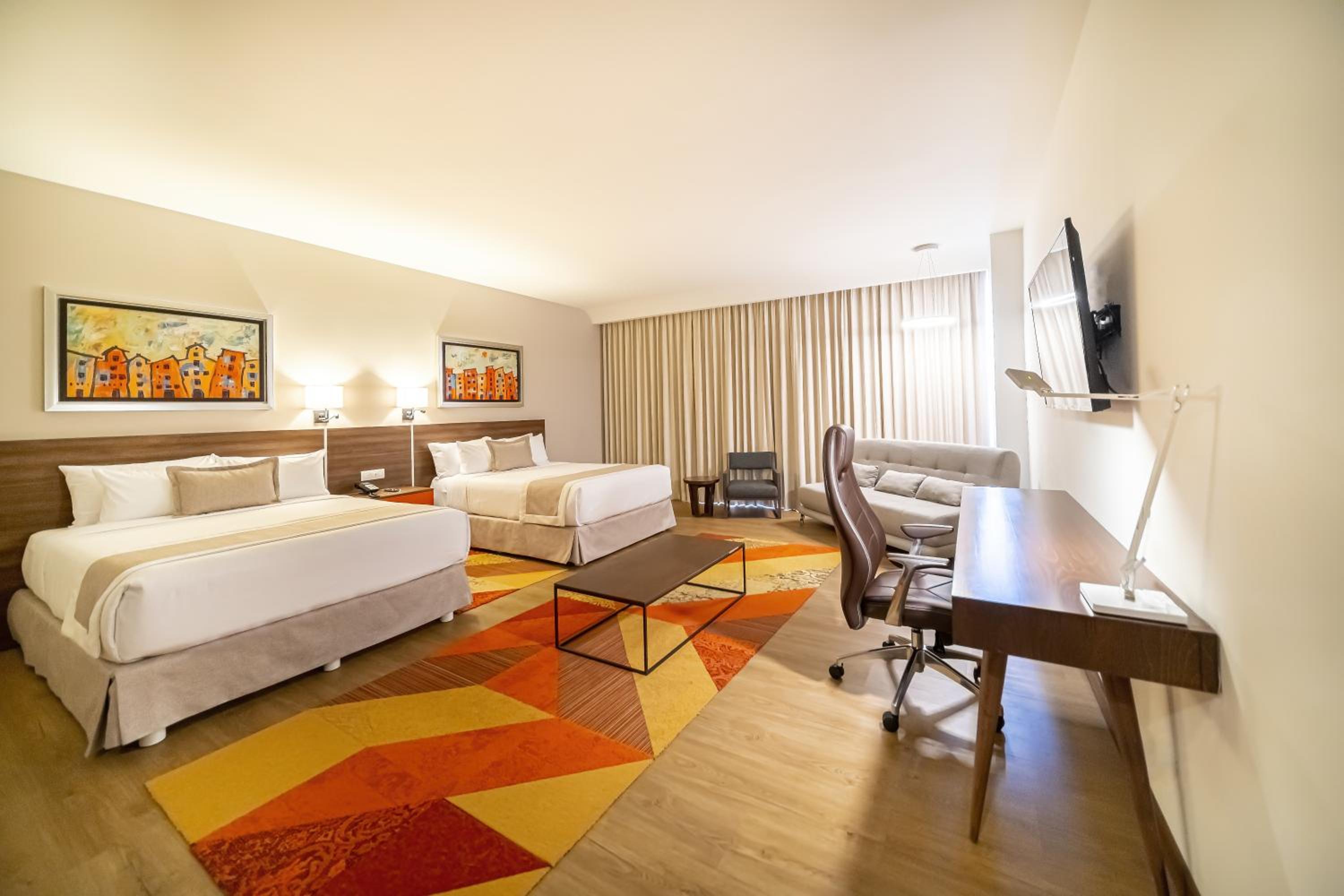 Suite with City View - Photo 5