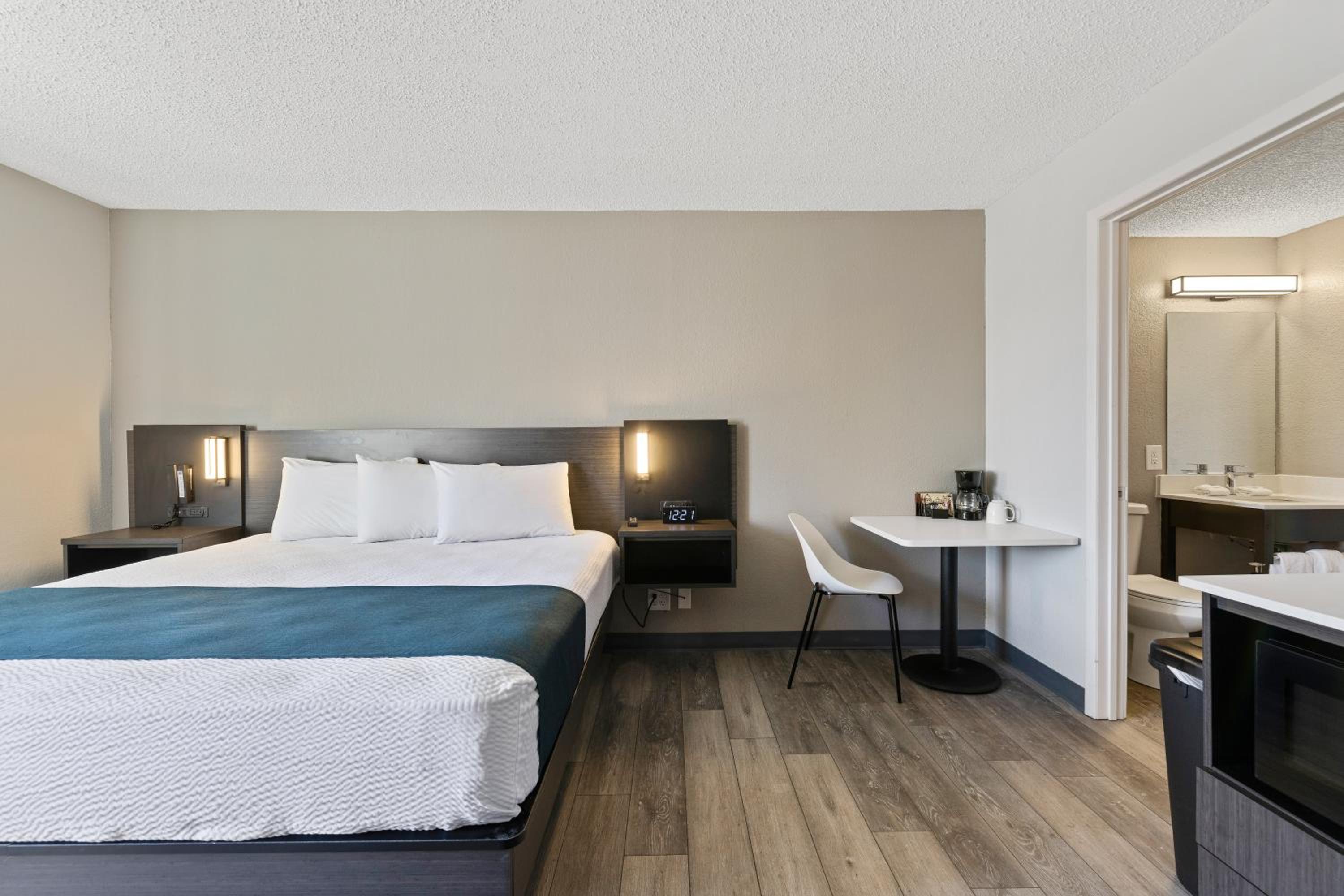 King Room - Disability Access - Non-Smoking photo 1