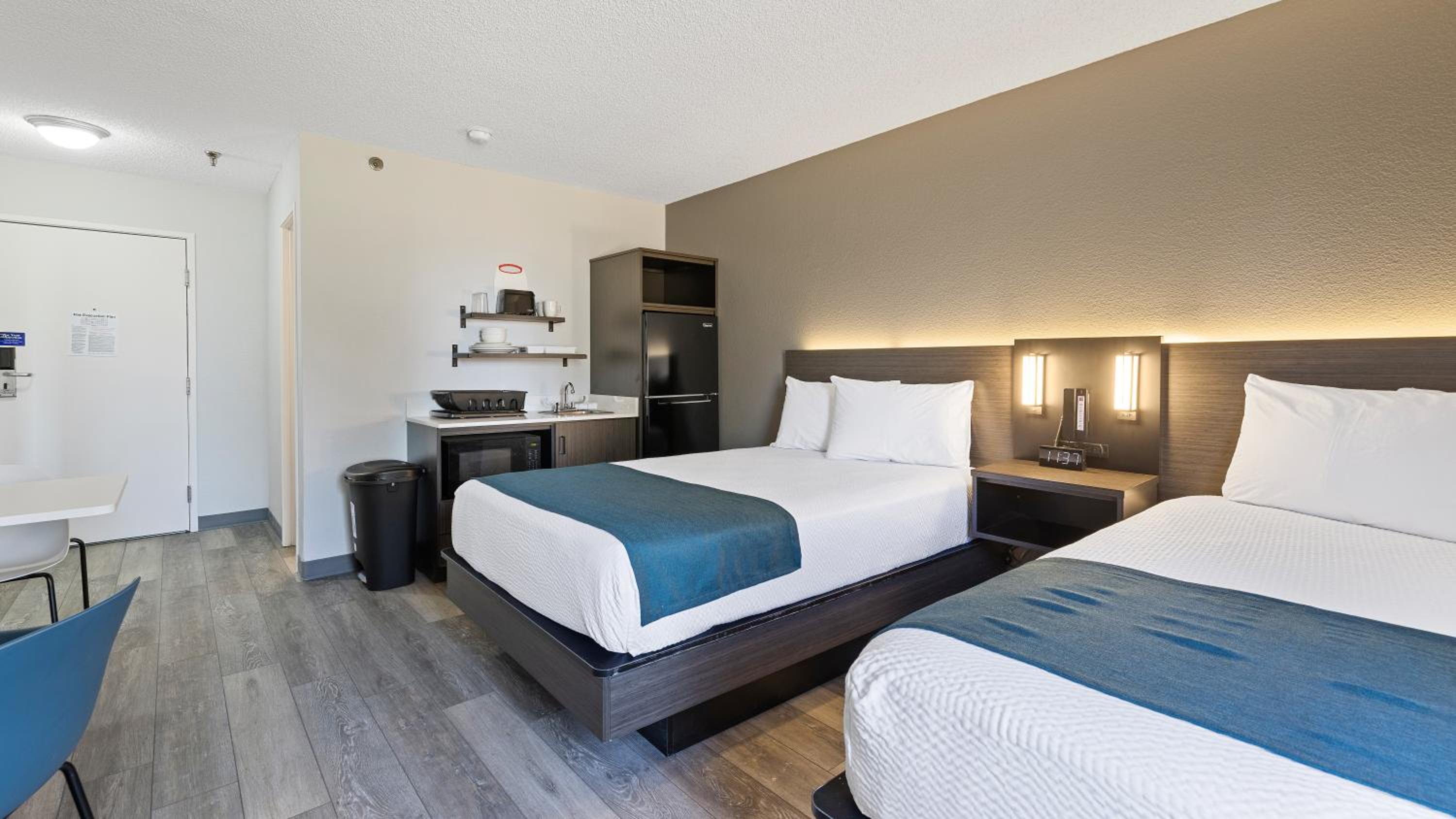 Quadruple Room - Non-Smoking photo 2
