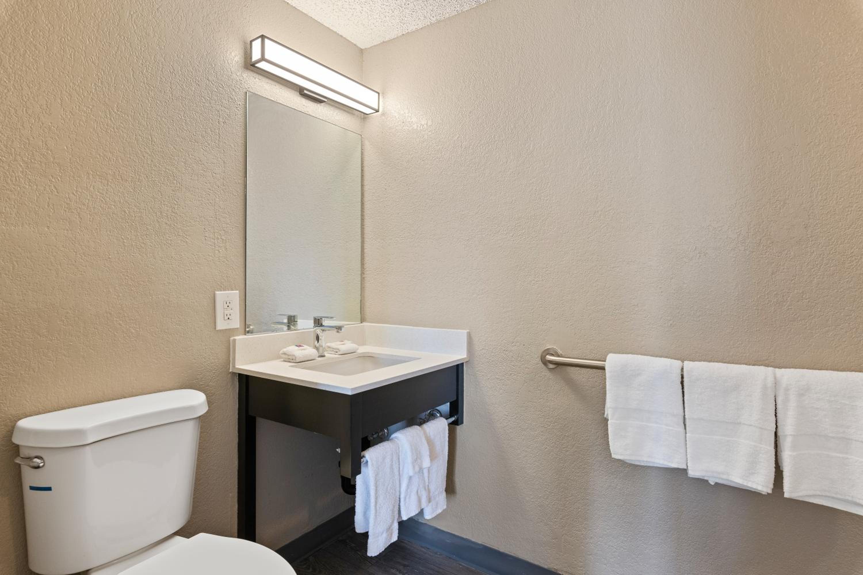 King Room - Disability Access - Non-Smoking photo 2