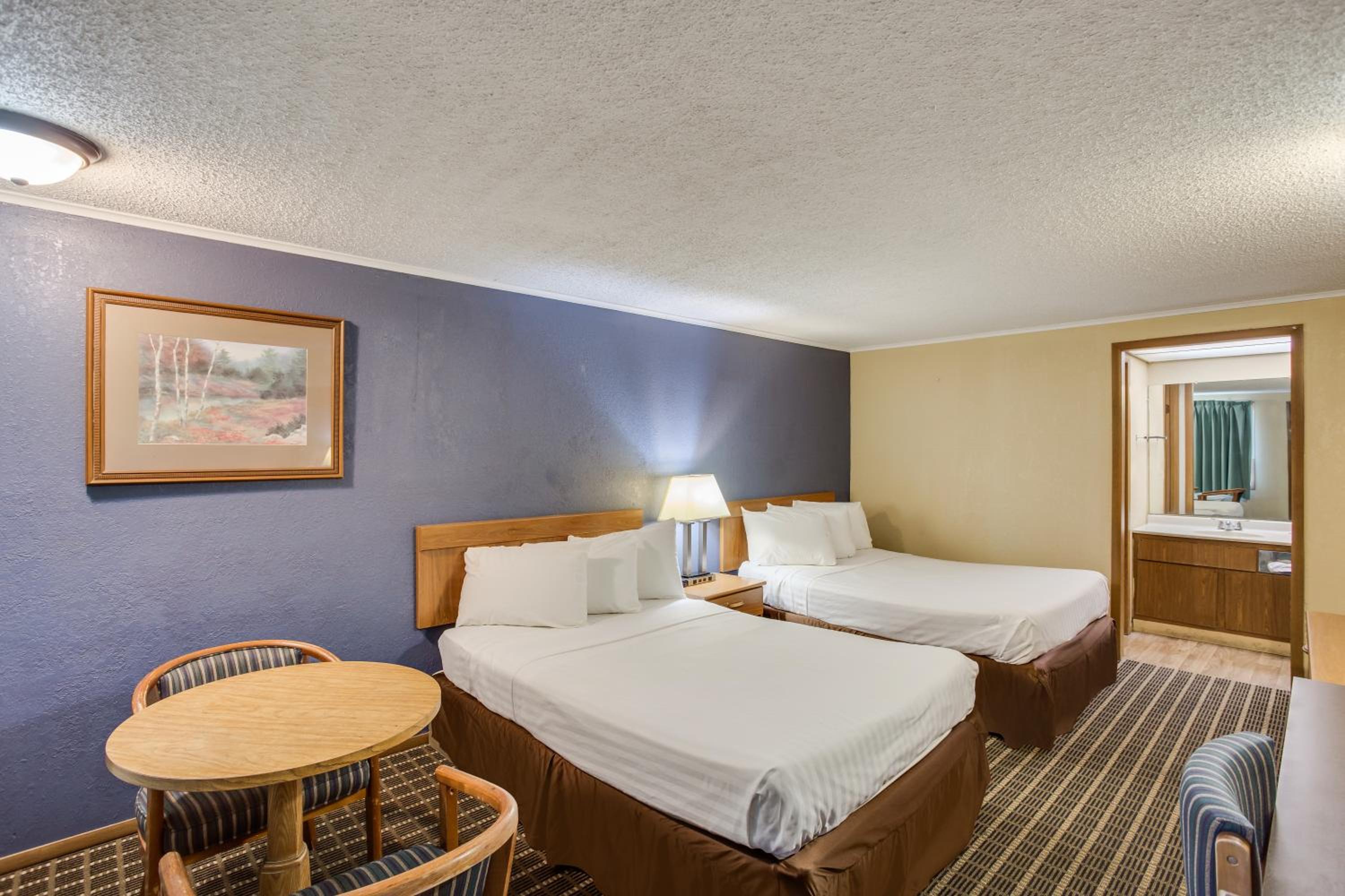 Double Room with Two Double Beds - Smoking - Photo 1