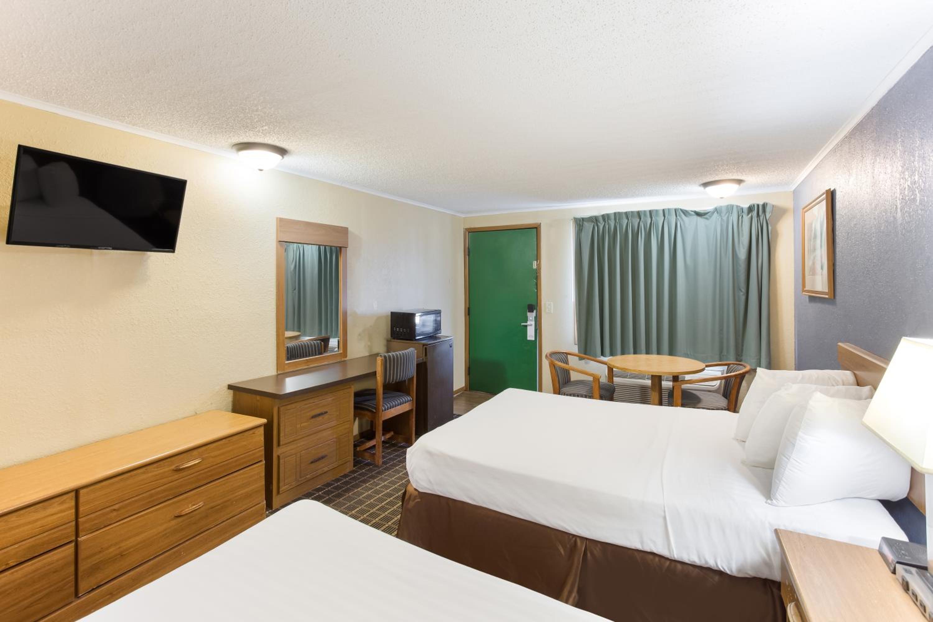 Double Room with Two Double Beds - Smoking - Photo 4