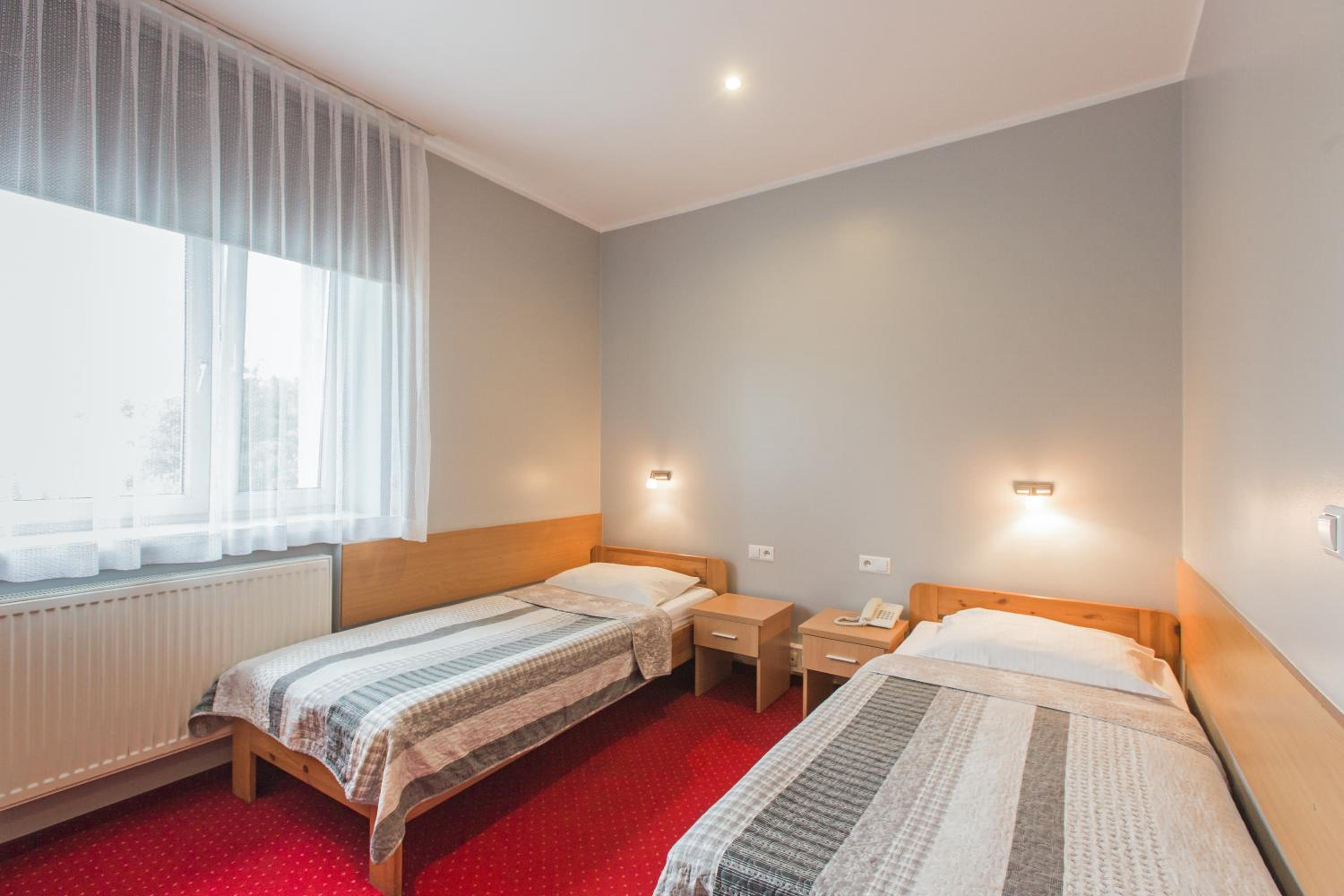 Standard Twin Room - Photo 2