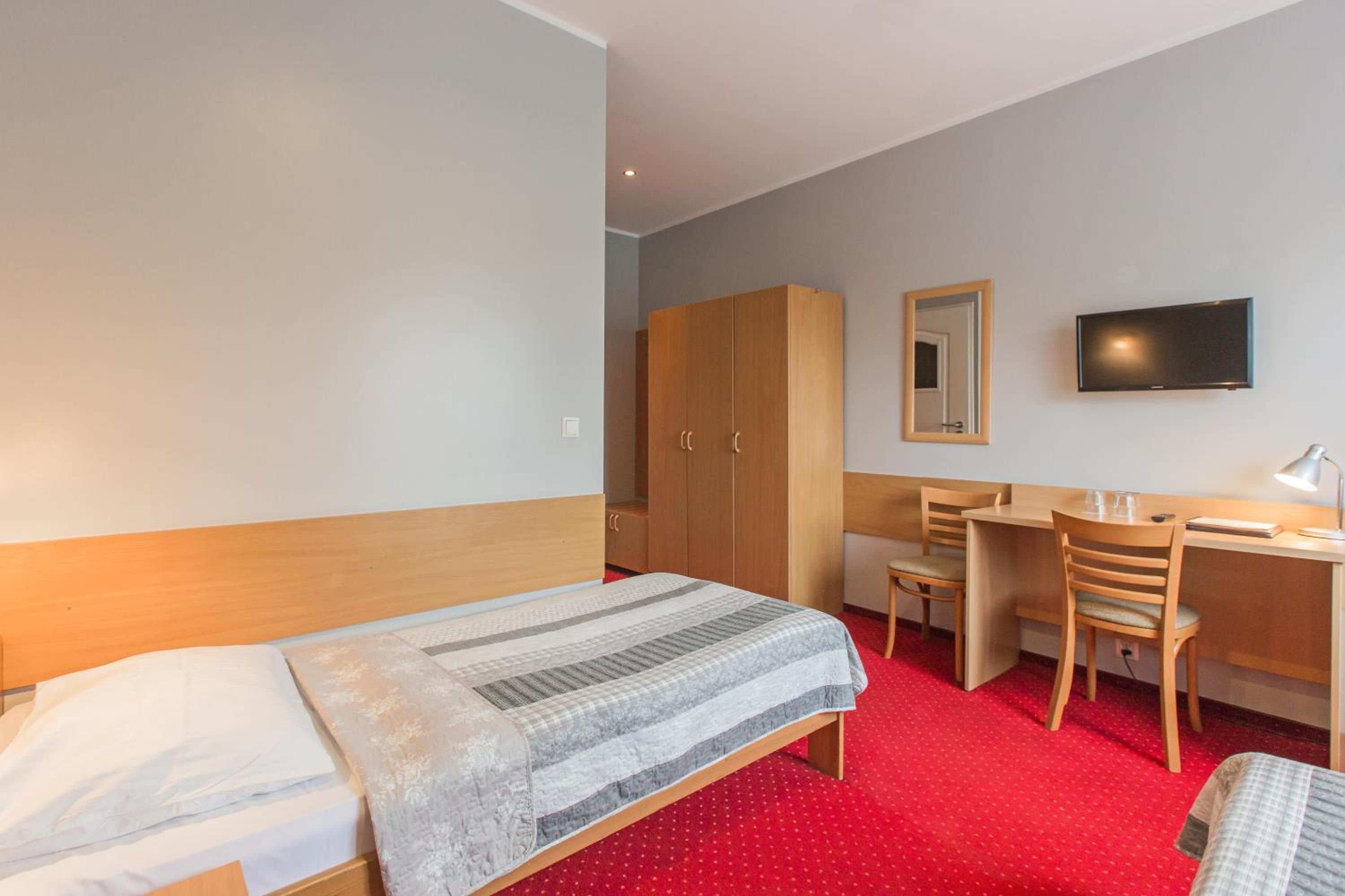 Standard Twin Room - Photo 1