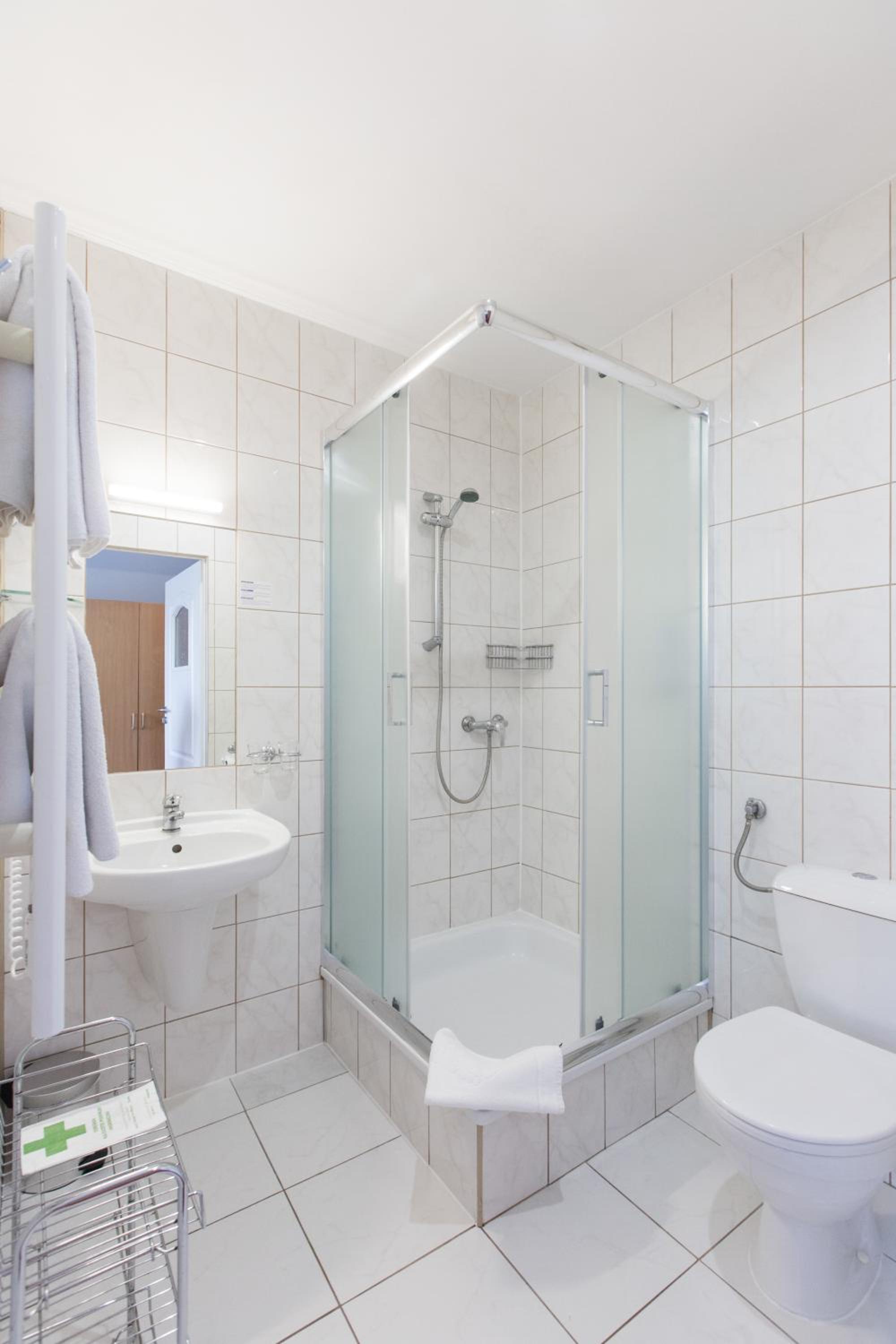 Standard Twin Room - Photo 5