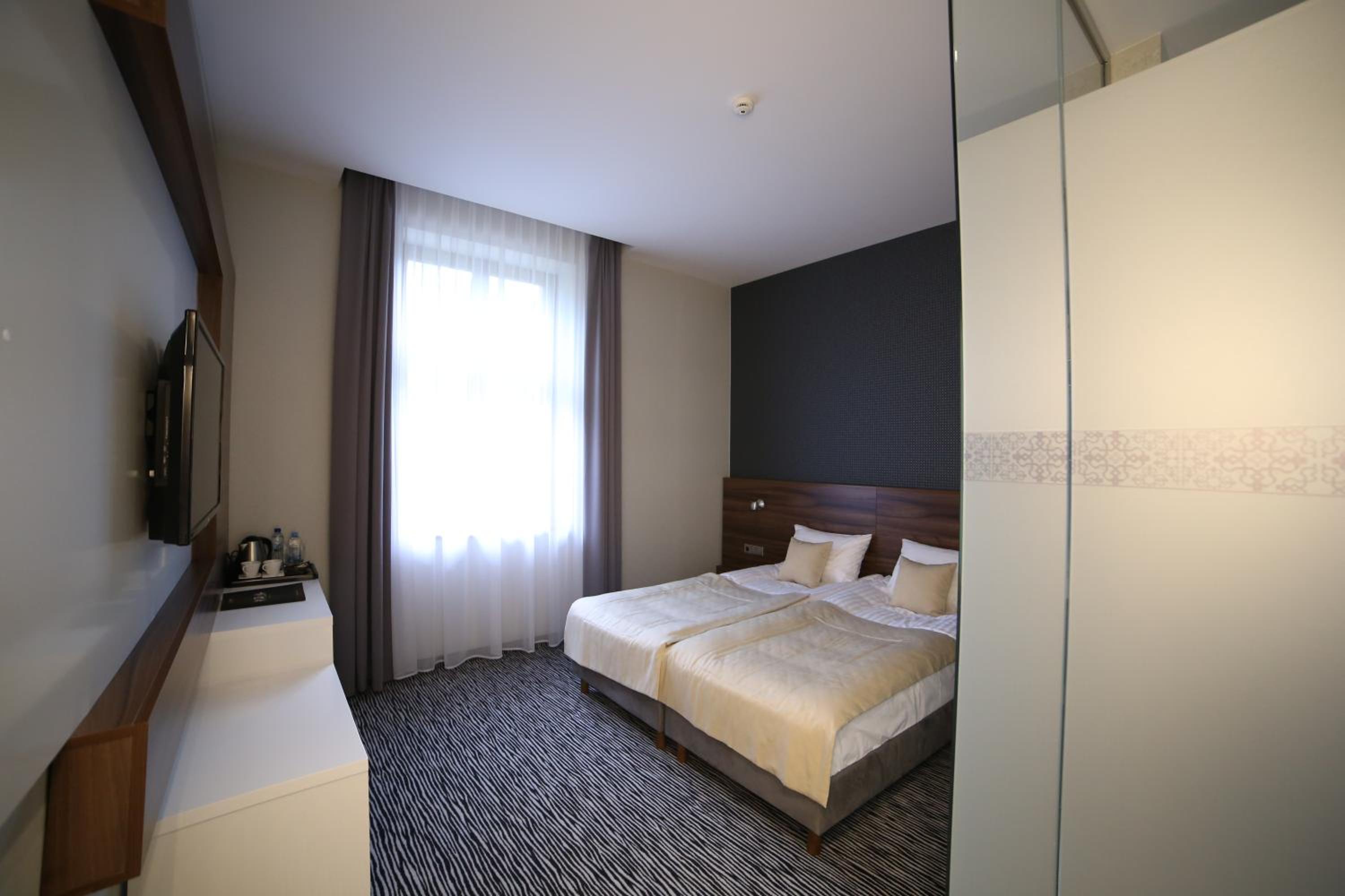Two-Bedroom Apartment - Photo 2