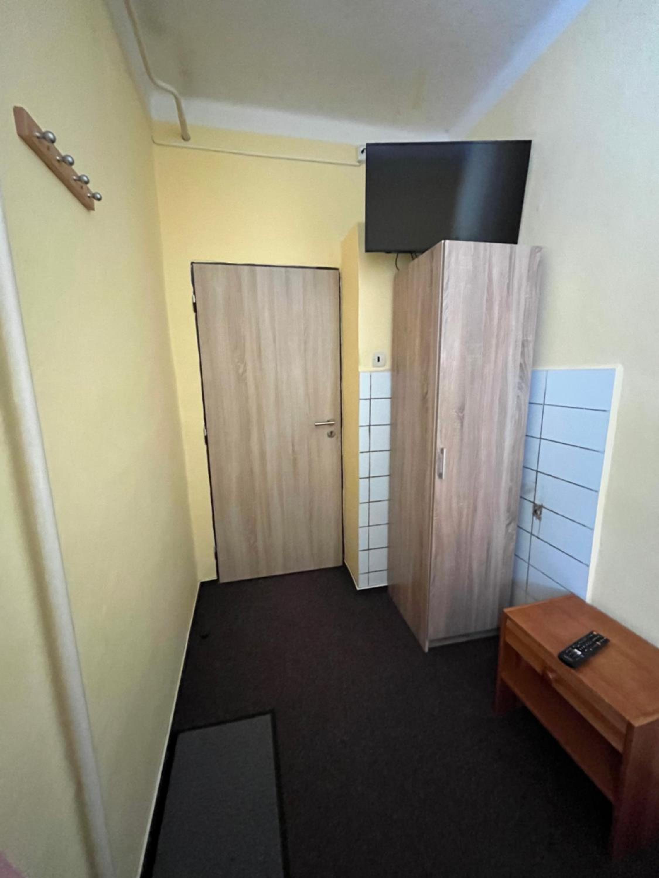 Twin Room with Shared Bathroom photo 2