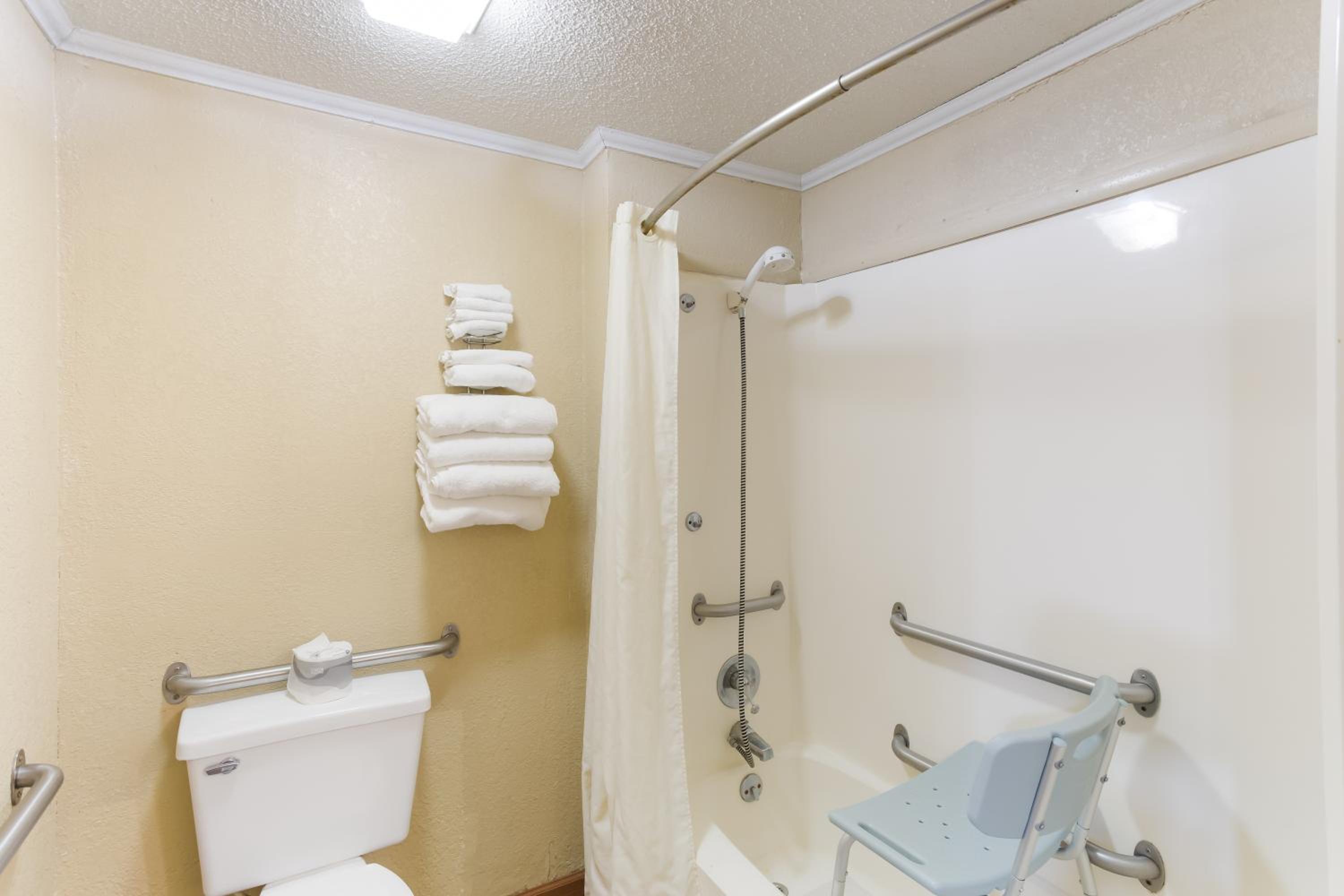 Queen Room - Disability Access/Non-Smoking - Photo 4