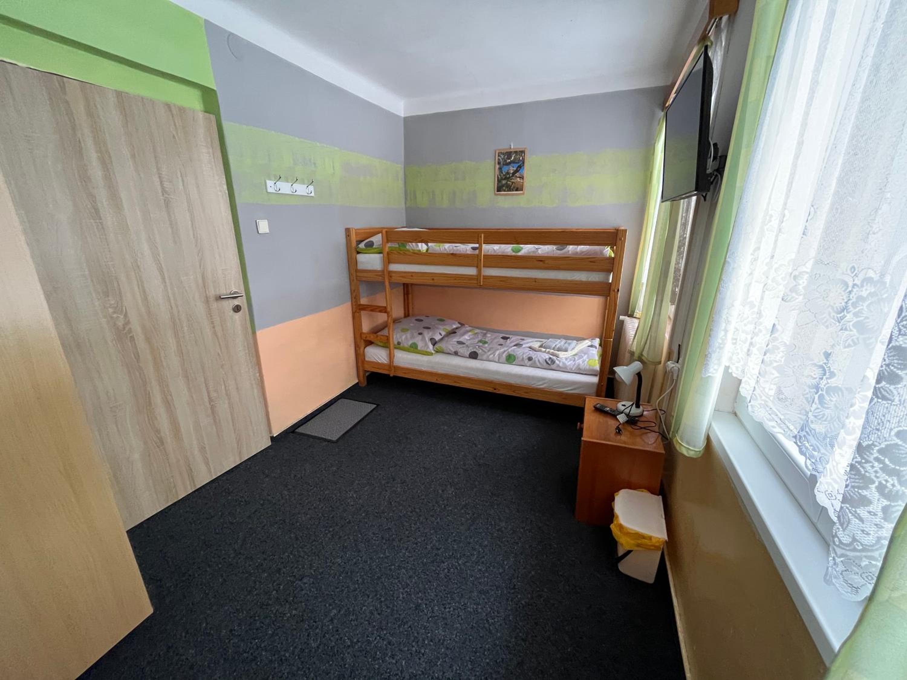 Quadruple Room with Shared Bathroom photo 2