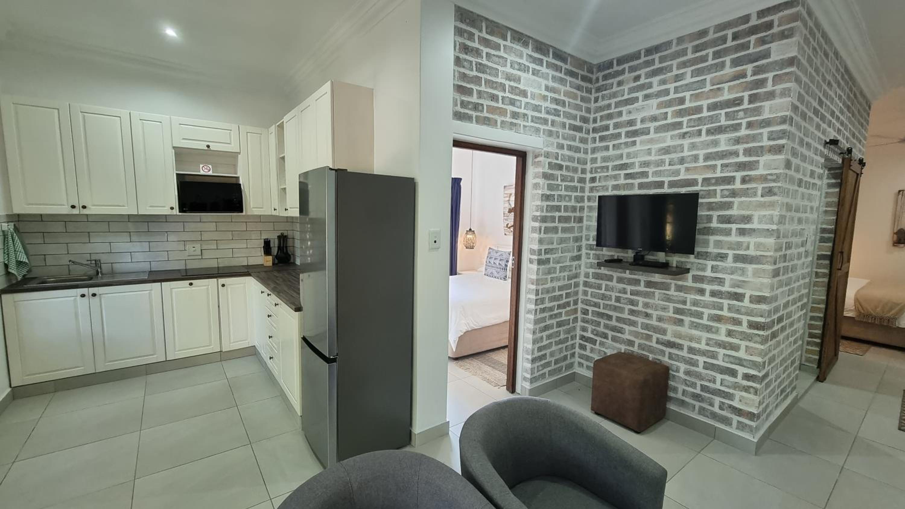 Two-Bedroom Apartment with Pool View - Photo 7